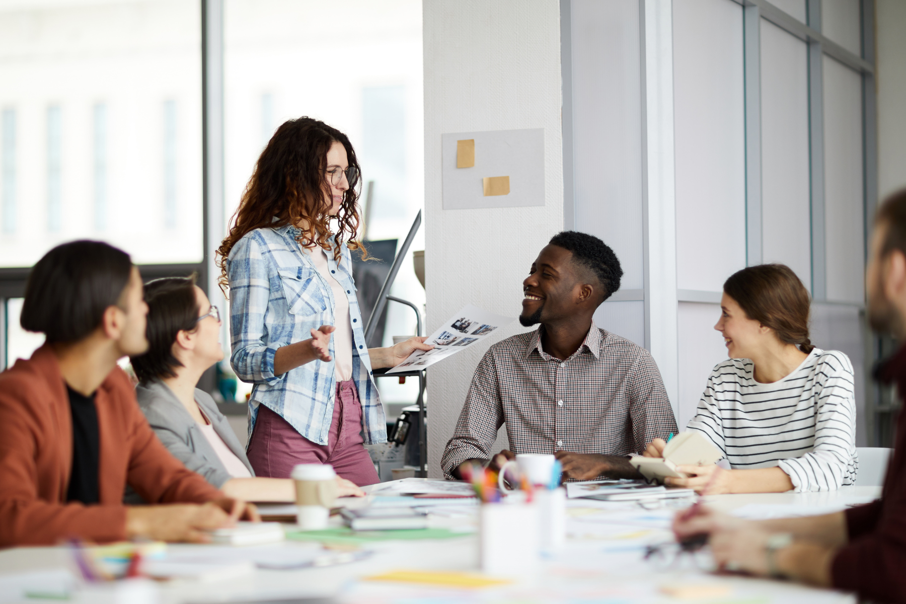 HR consultant guiding a leadership team through people strategy and performance planning
