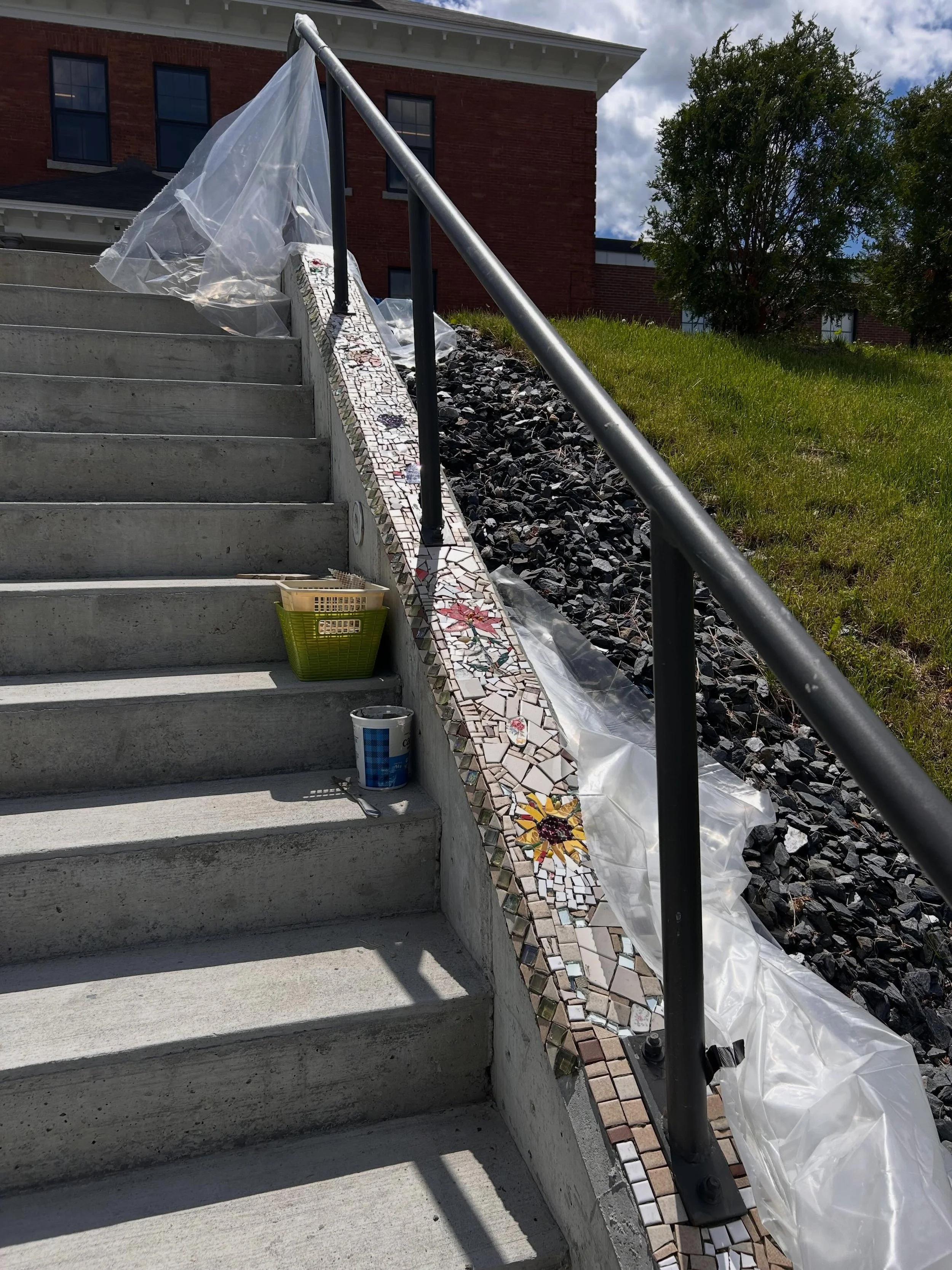 Dear Jesus , this stair project is intense as I'm dealing with extreme heat and in between thunderstorms. When I get there in the morning, it's a race against the sun, as there's no shade at all where I'm working. It's going to look so sweet, the nei