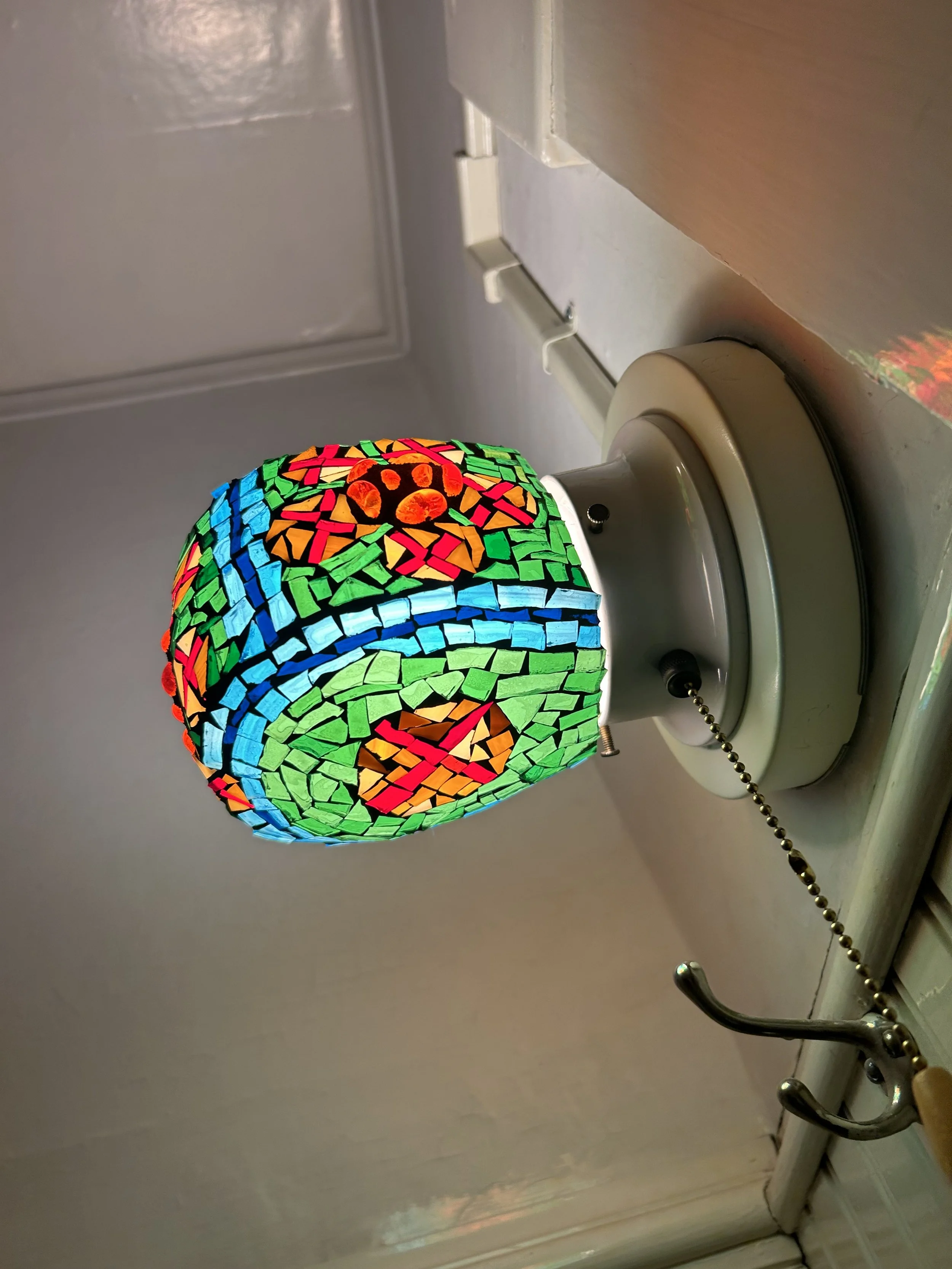 Wall sconce.      300.