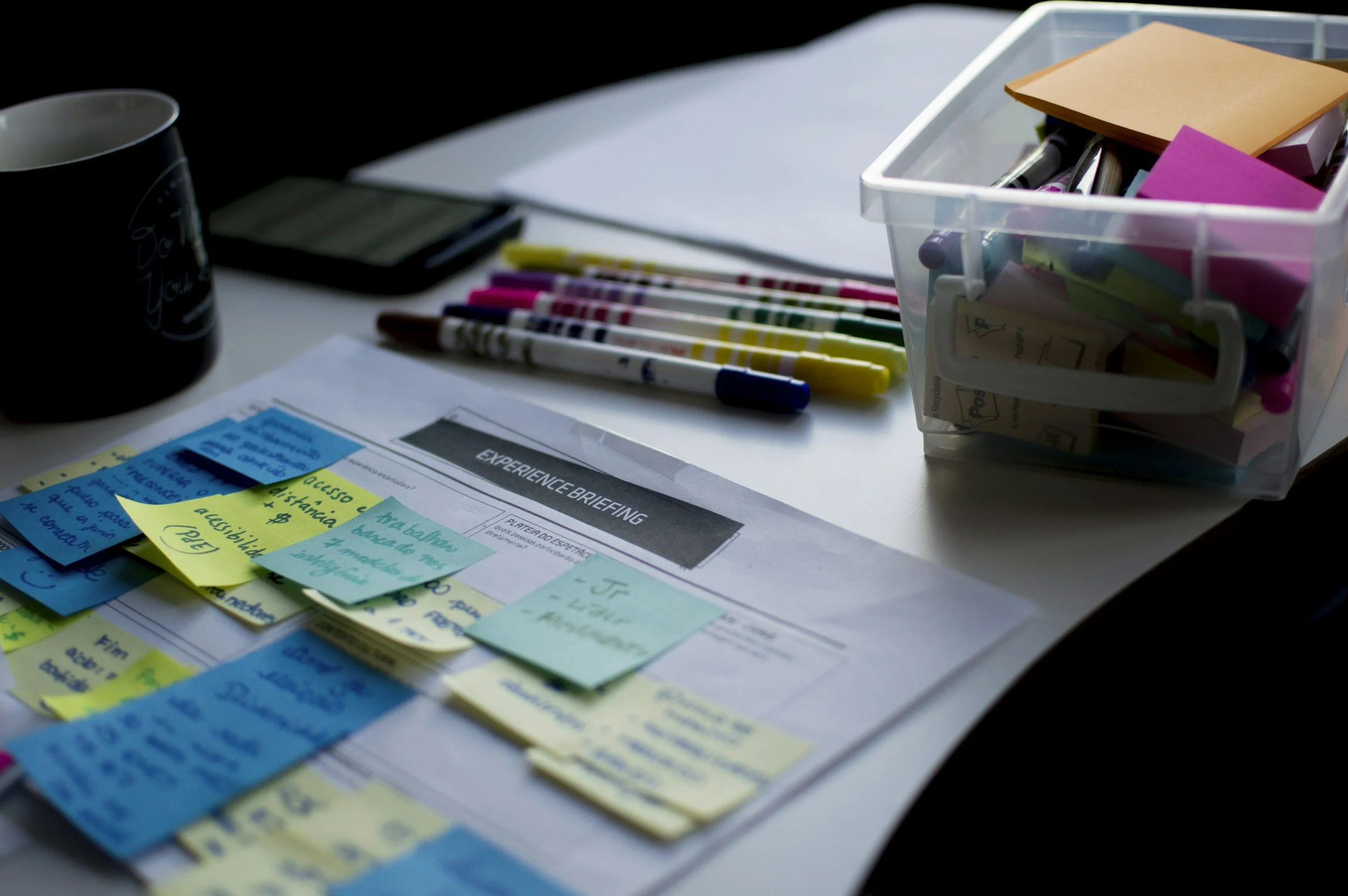 Post-it notes arranged in a structured schedule, representing perfectionism, high standards and self-critical thinking.