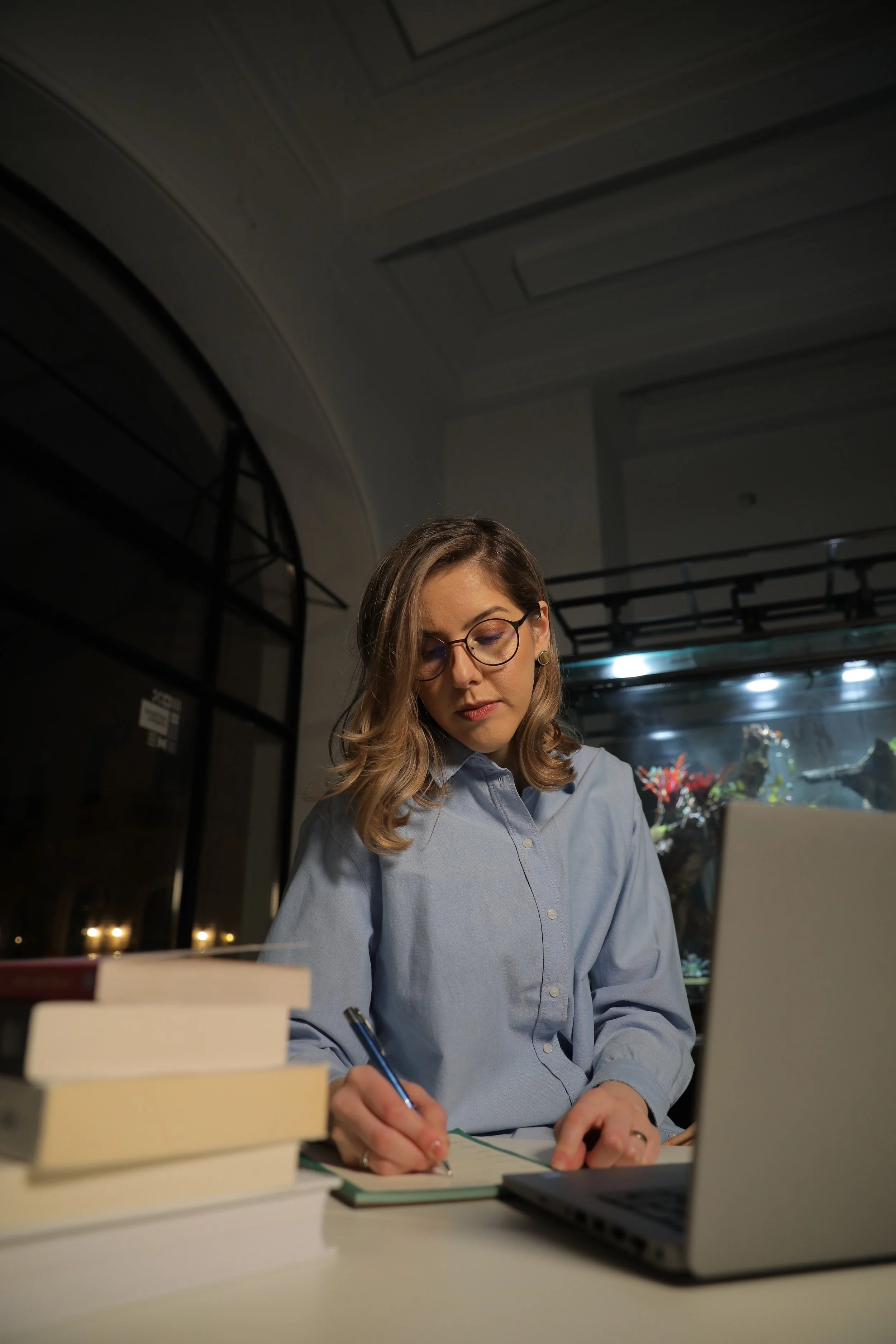 Therapist Alexandra Andronescu Mihai at her desk