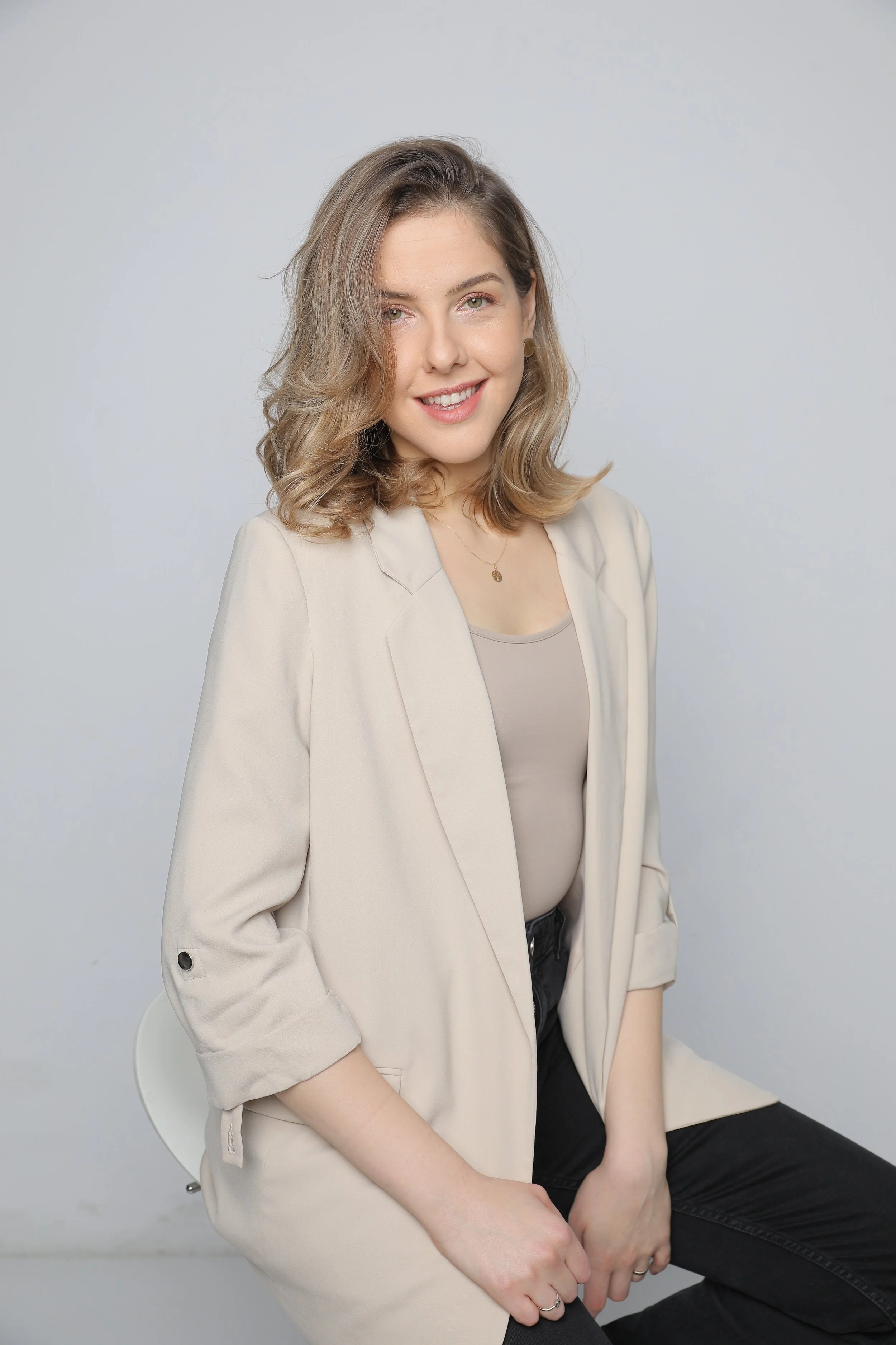 Alexandra Andronescu-Mihai, CBT psychotherapist and psychologist based in Glasgow