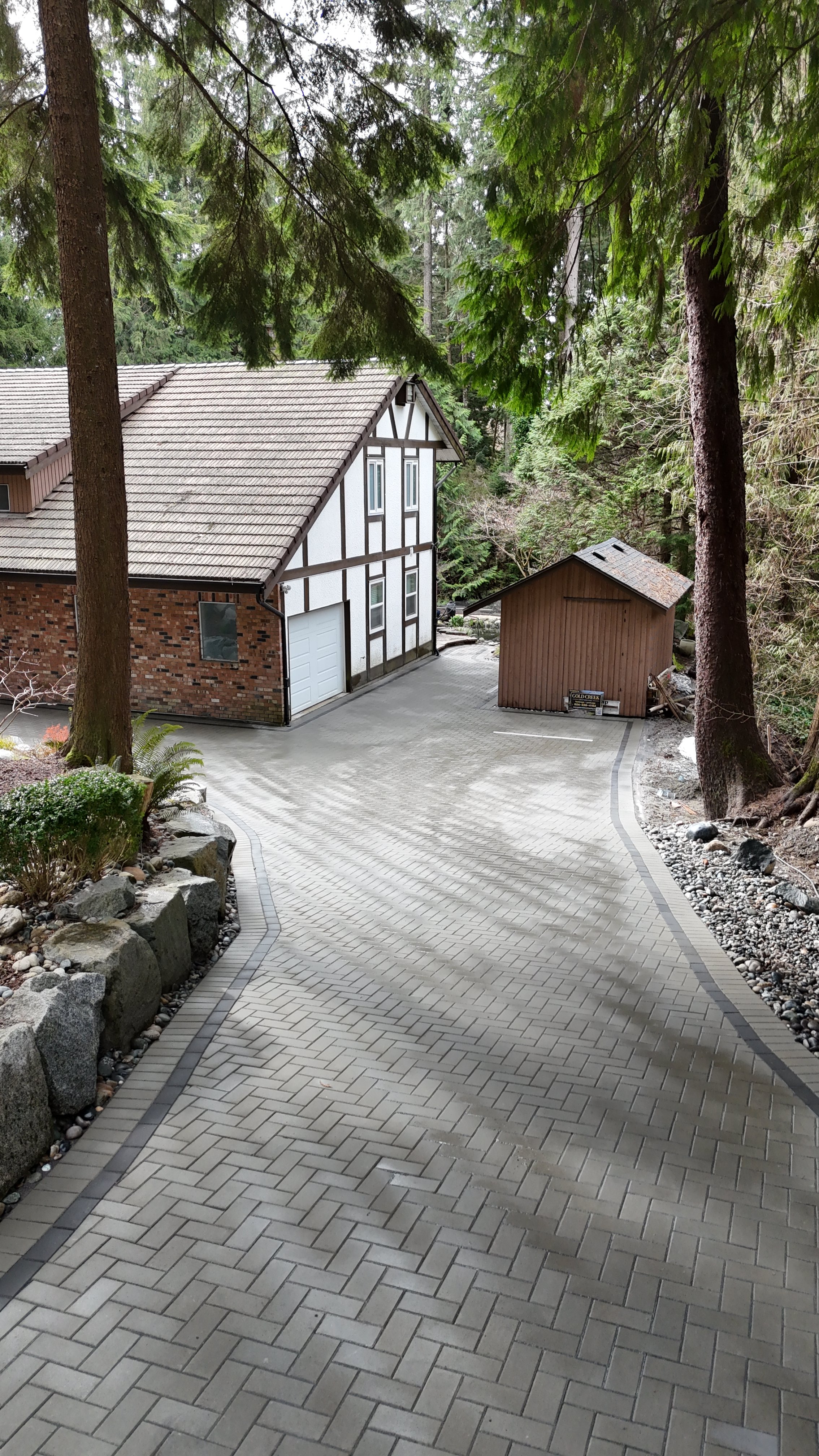 driveway with pavers concrete, 