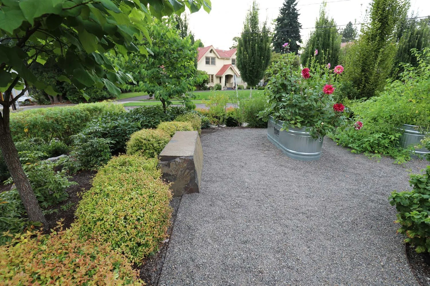 Bench-Raised-Beds.jpg
