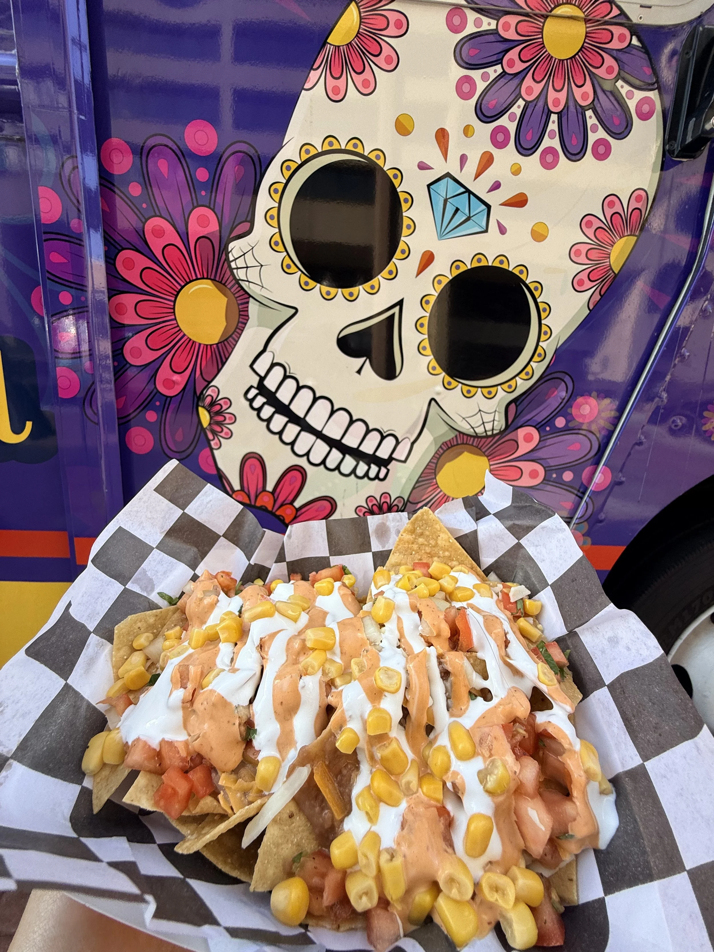 Dos Chiludos food + truck.jpg