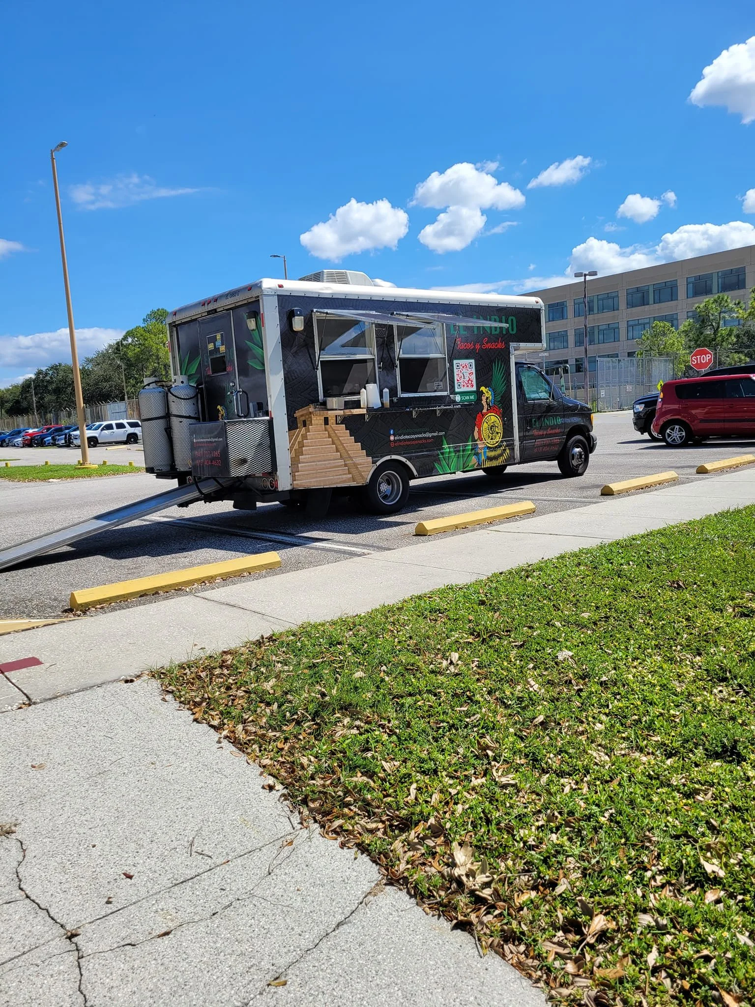 El Indio Tacos y Snacks Truck