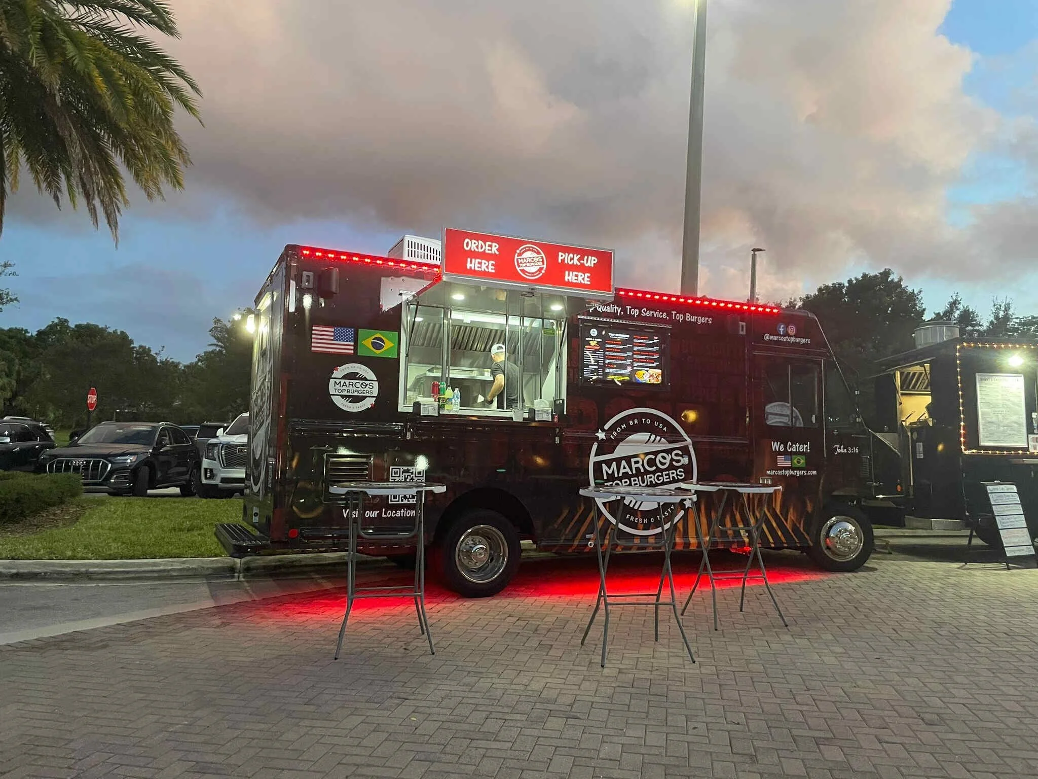Marcos Top Burger Truck