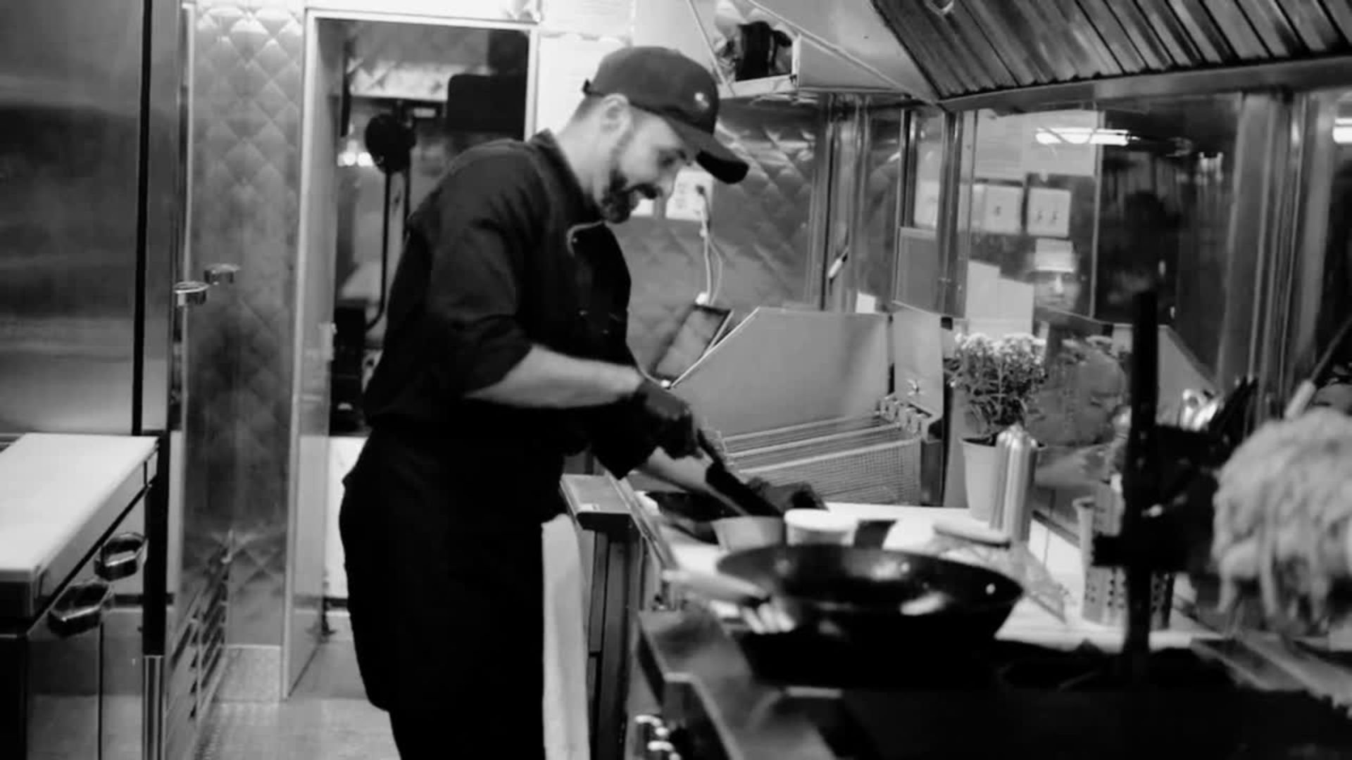 video-bg-foodtruck-bw.jpg