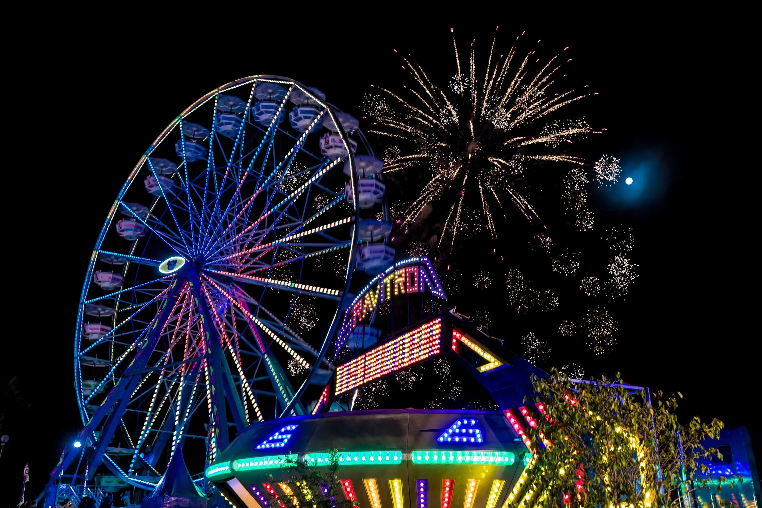 🎪 Festivals, Fairs &amp; Attractions