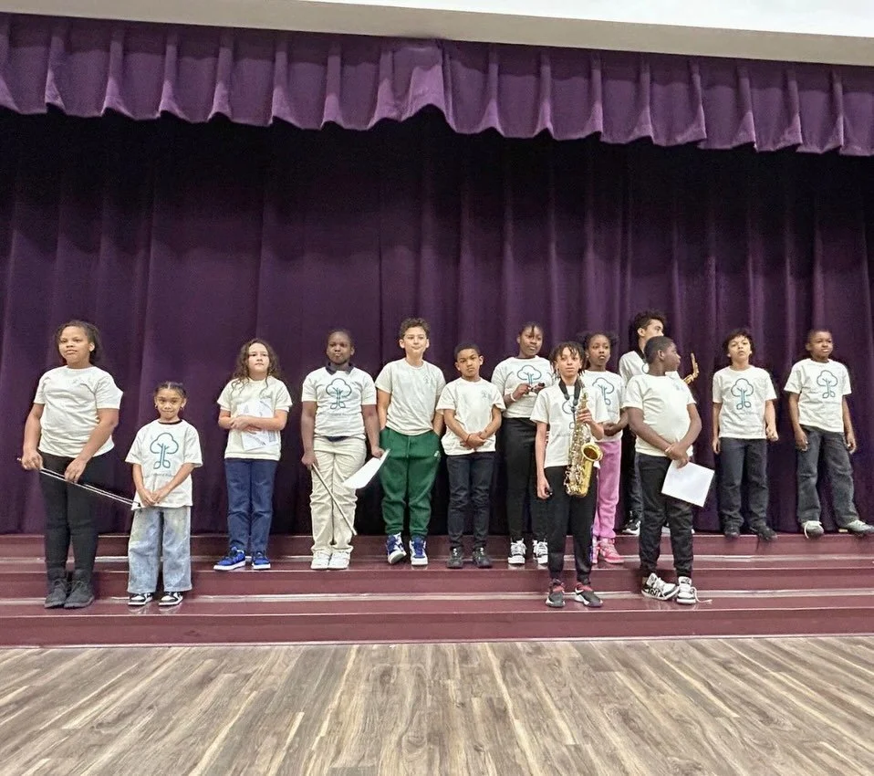 Throwback to our March Peter Paul winter concert 🎶🎵

Thank you to the families, Peter Paul staff, and our Teaching Artists for showing up week after week to make moments like this possible! 💚