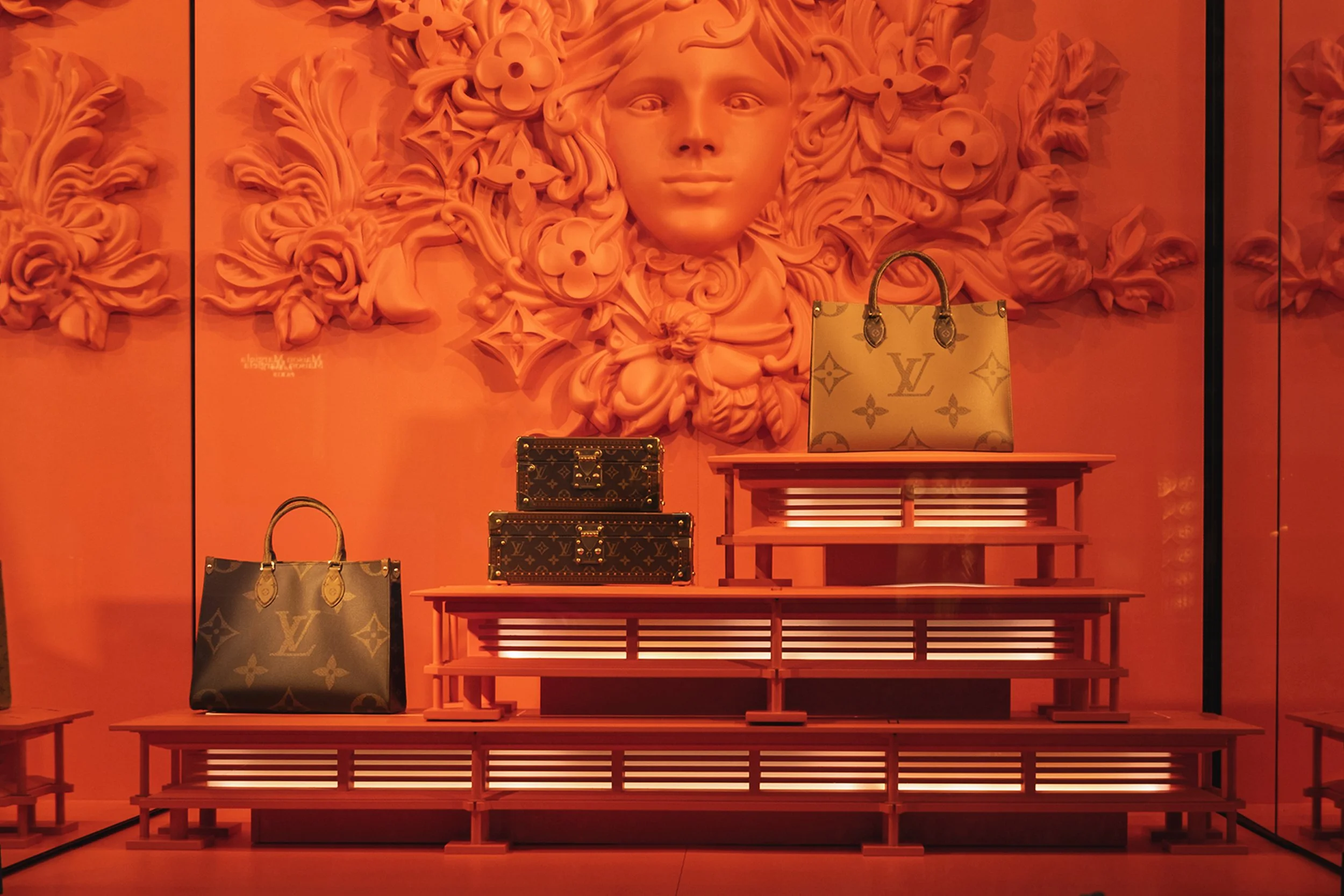 Louis Vuitton - Vitrines Printemps/Eté 2024