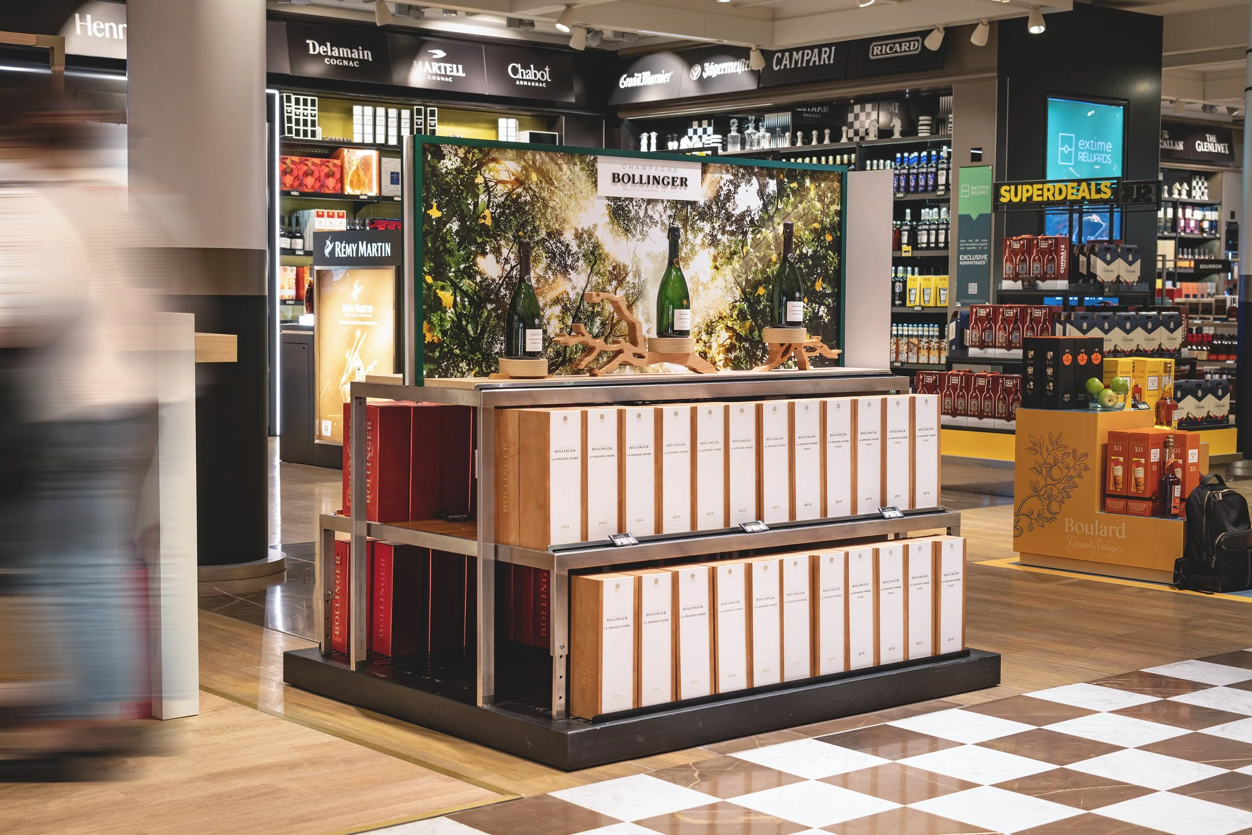 Champagne Bollinger, La Grande Année 2015, pop-up et vitrines