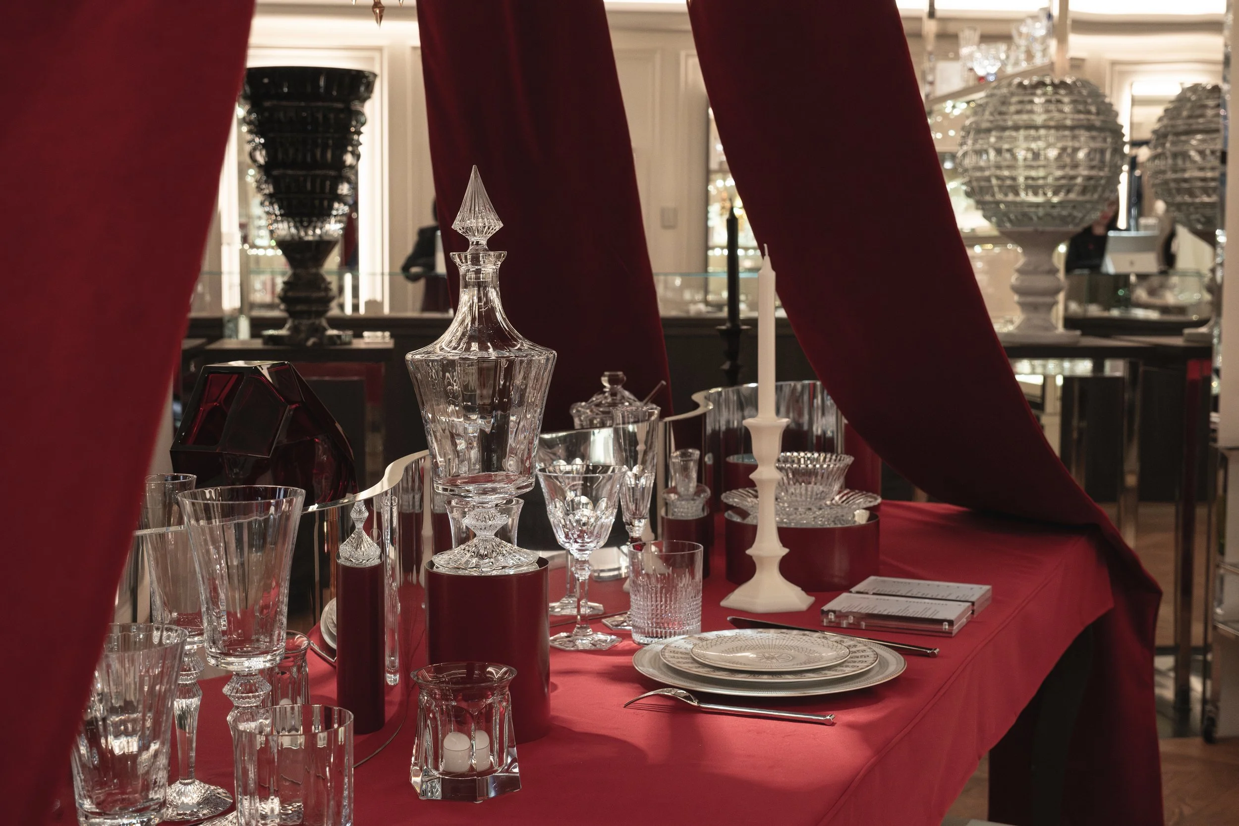 Baccarat - Vitrines et table - 2025