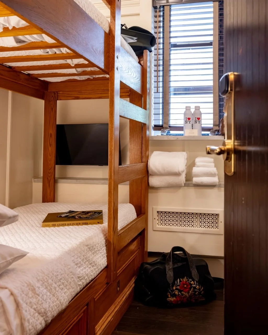 Good design doesn't need extra square footage.
ㅤ
Our Single and Bunk Rooms are inspired by luxury ship cabins, with clever storage, clean lines, and everything you need after a day exploring New York.