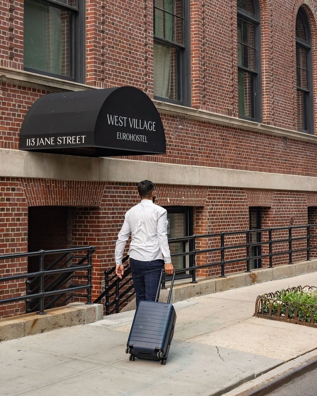 Drop your bags. The West Village is waiting.
ㅤ
Some of New York&rsquo;s best restaurants, bars, parks and streets to wander are just outside our door.