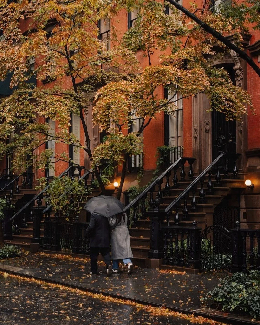Your reminder to put New York on the fall calendar.
ㅤ
The West Village is about to enter its best season.
ㅤ
via @joethommas