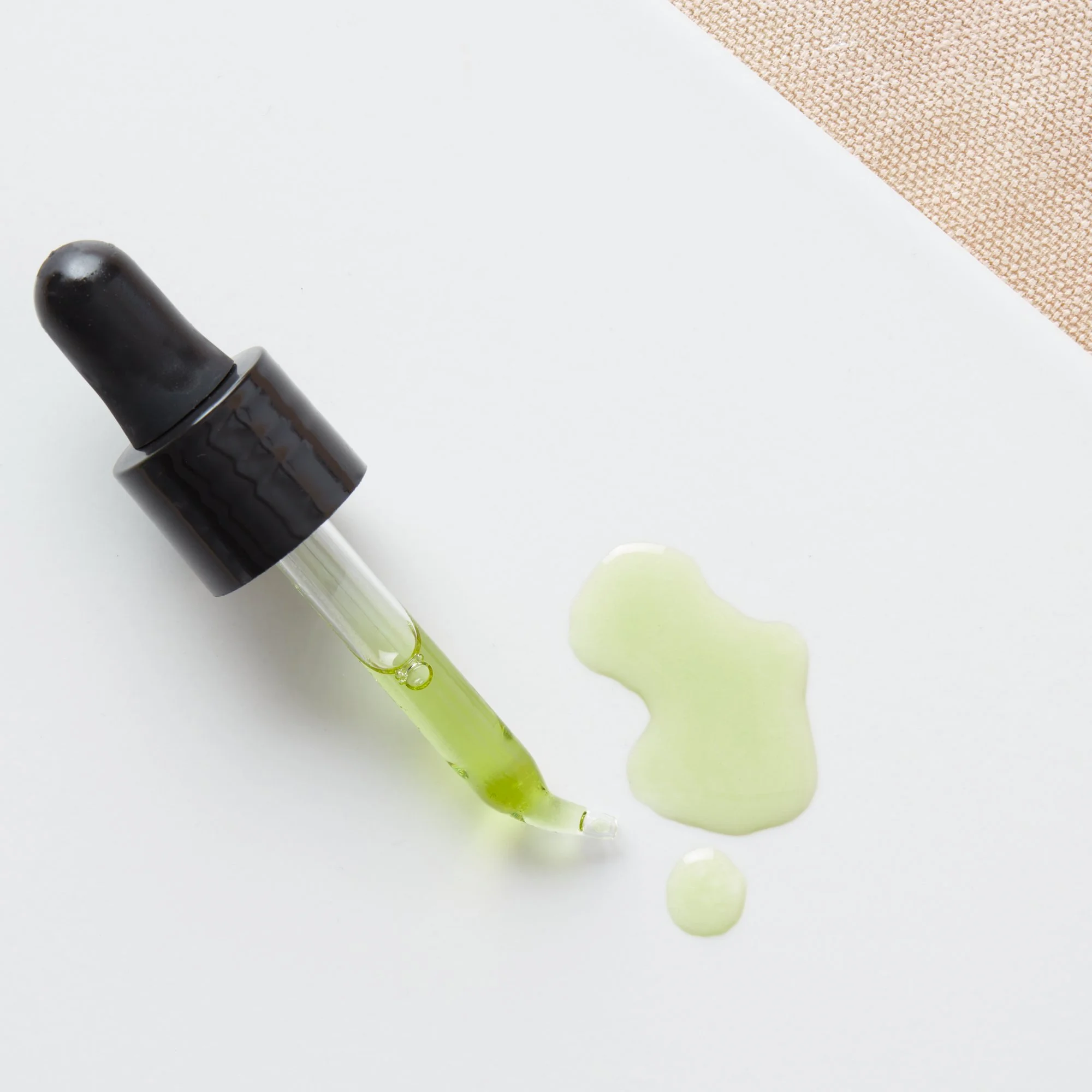 Herbal_Facial_Oil_Texture.jpg