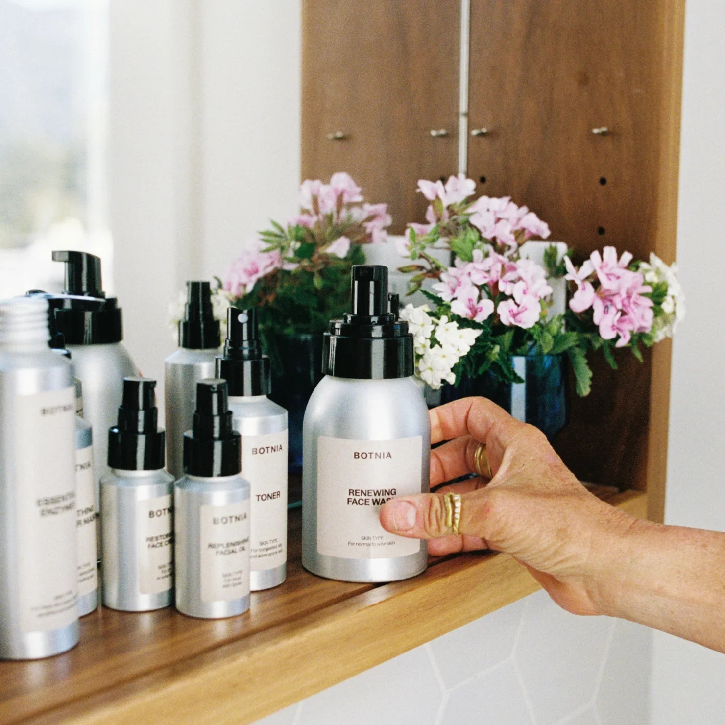 Renewing face wash action.webp