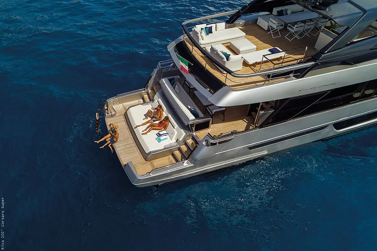 Riva 102 Corsaro Super ¨Icona¨.webp