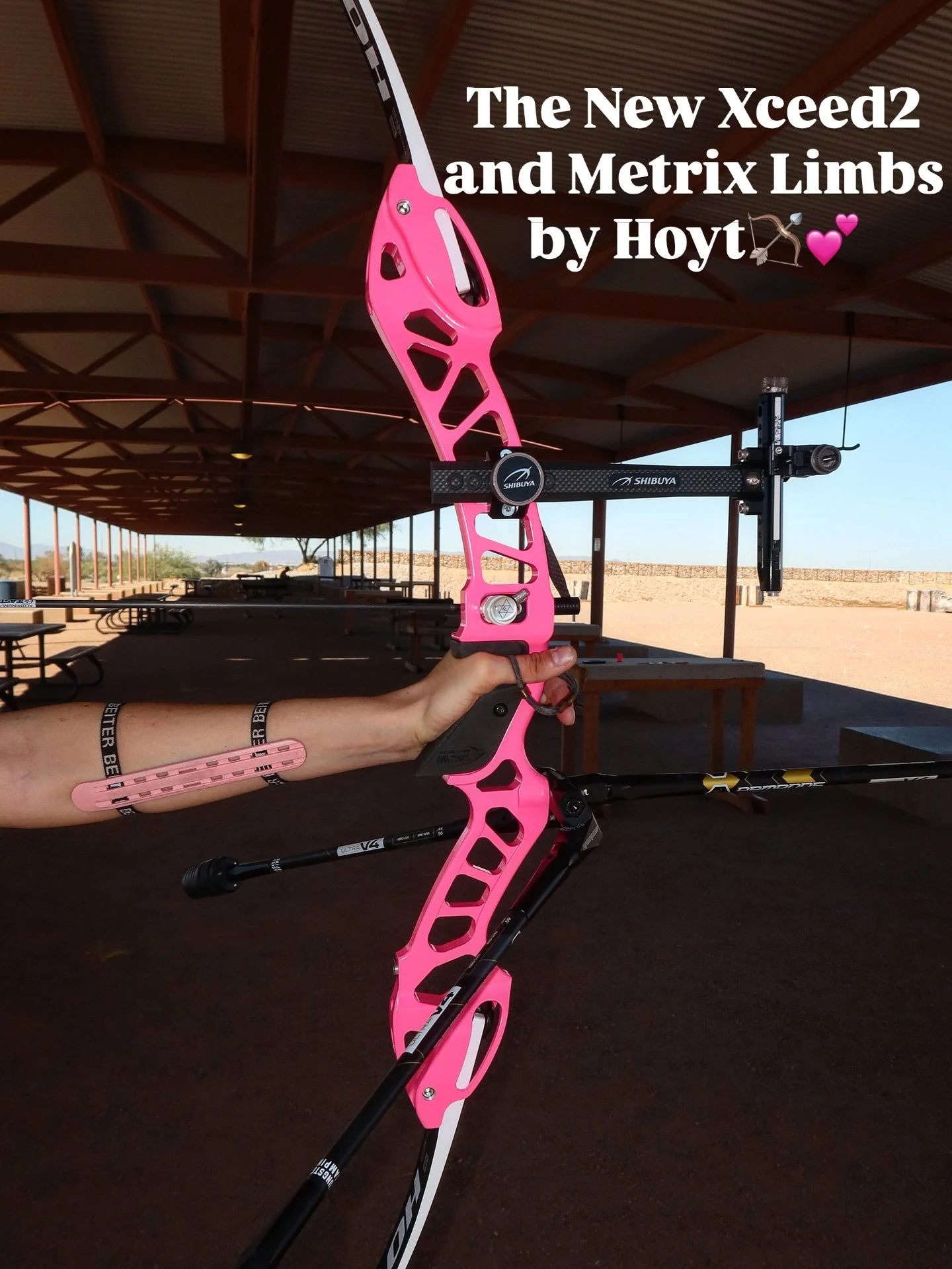 Nothin&rsquo; like that new bow feeling 😏 @hoyttargetarchery 
Just set up and tuned my new Hoyt Xceed2 riser with Metrix limbs and of course, y&rsquo;all already know I had to get the pink bow 💗🥰

I went with 42lb foam core limbs and the riser in 
