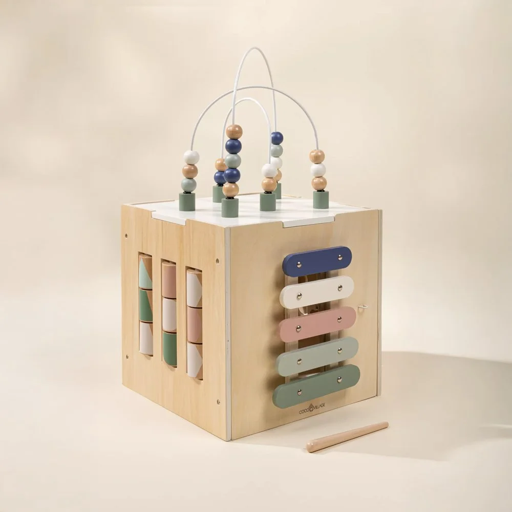 Lajoué Signé Mastermind Toys - Au cœur du jeu et des familles Canadiennes.