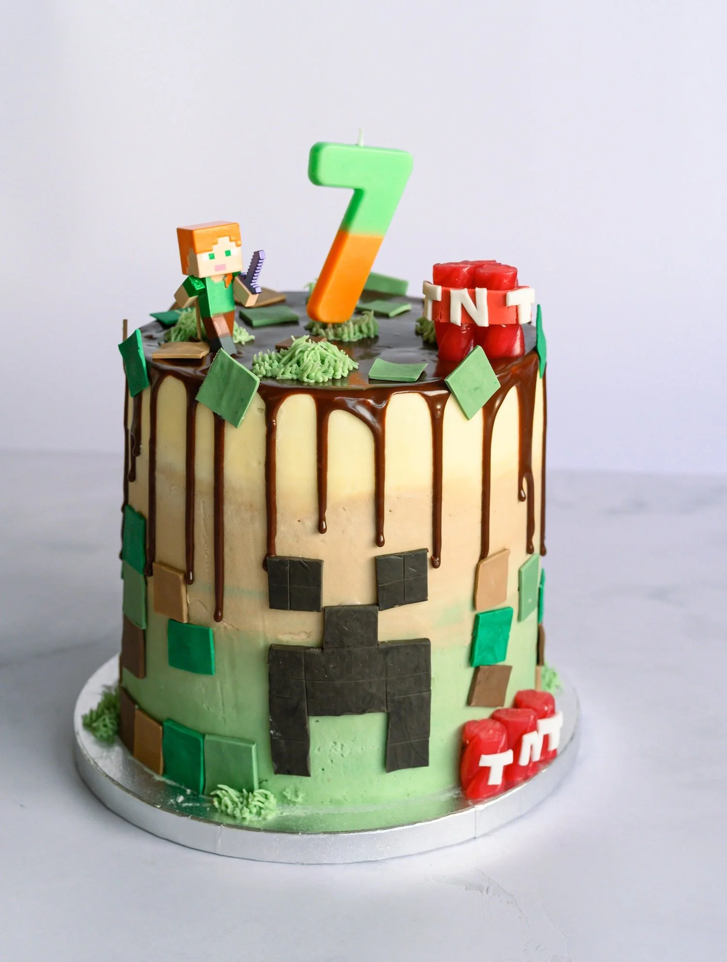 Minecraft-inspired birthday cake