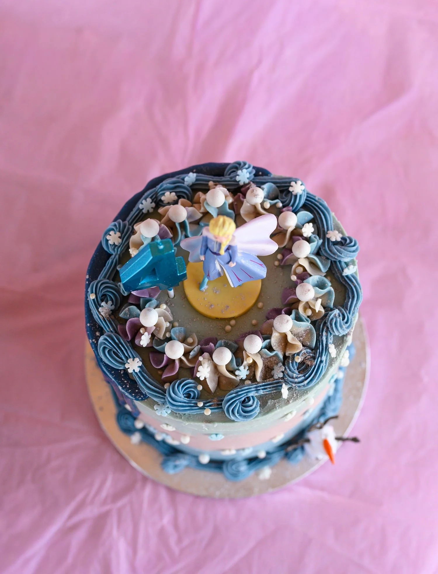 Frozen Elsa cake