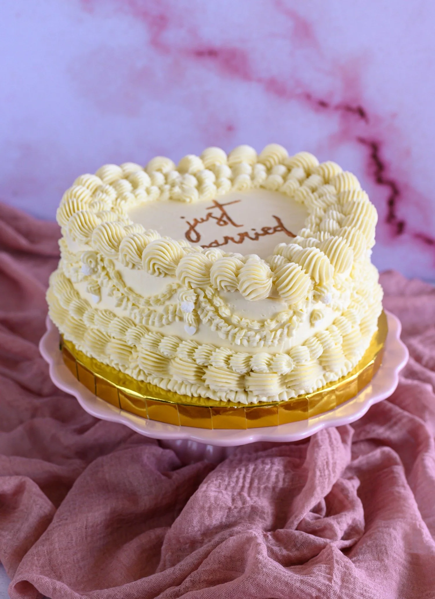 vintage heart-shaped wedding cake
