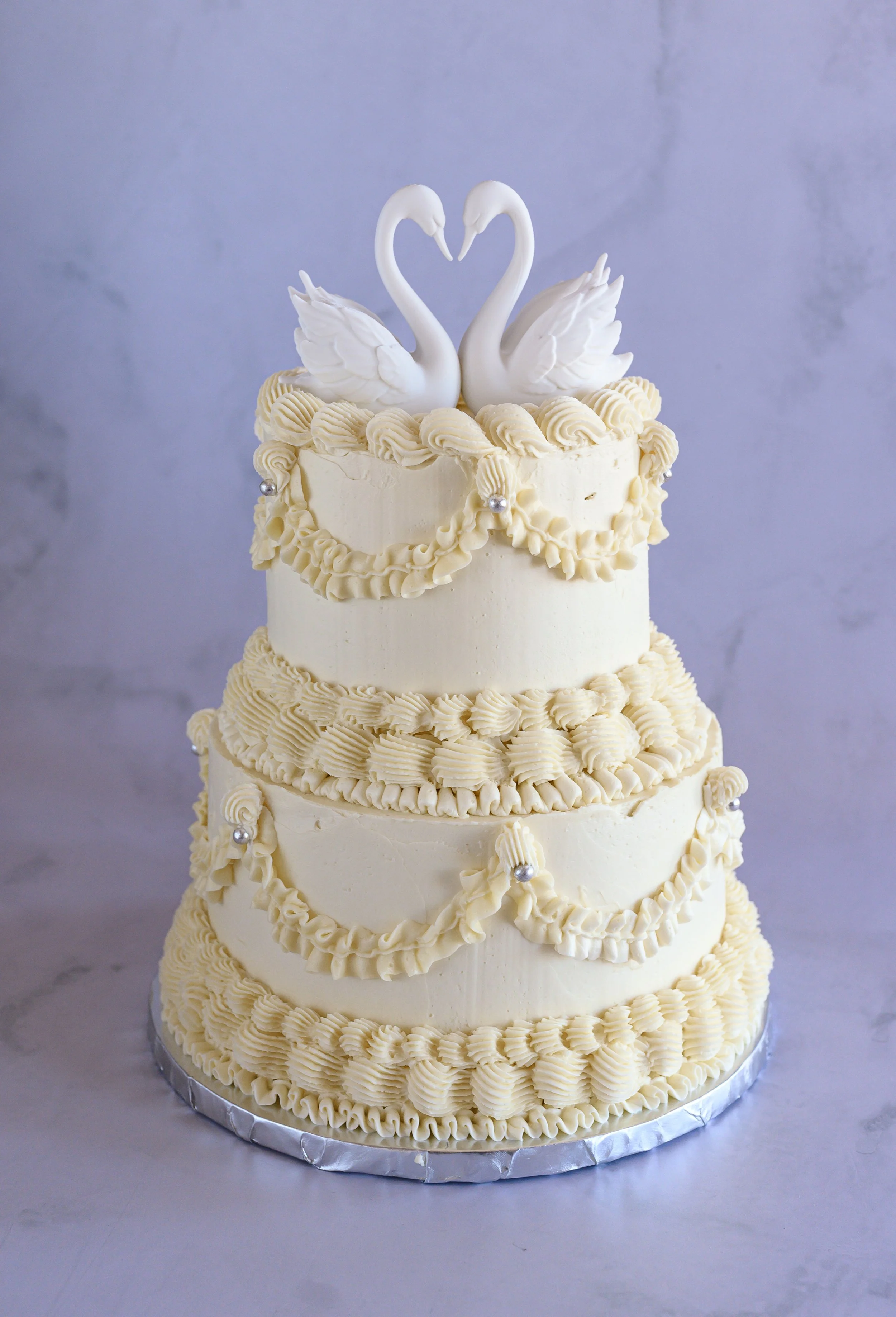 Vintage wedding cake white swans