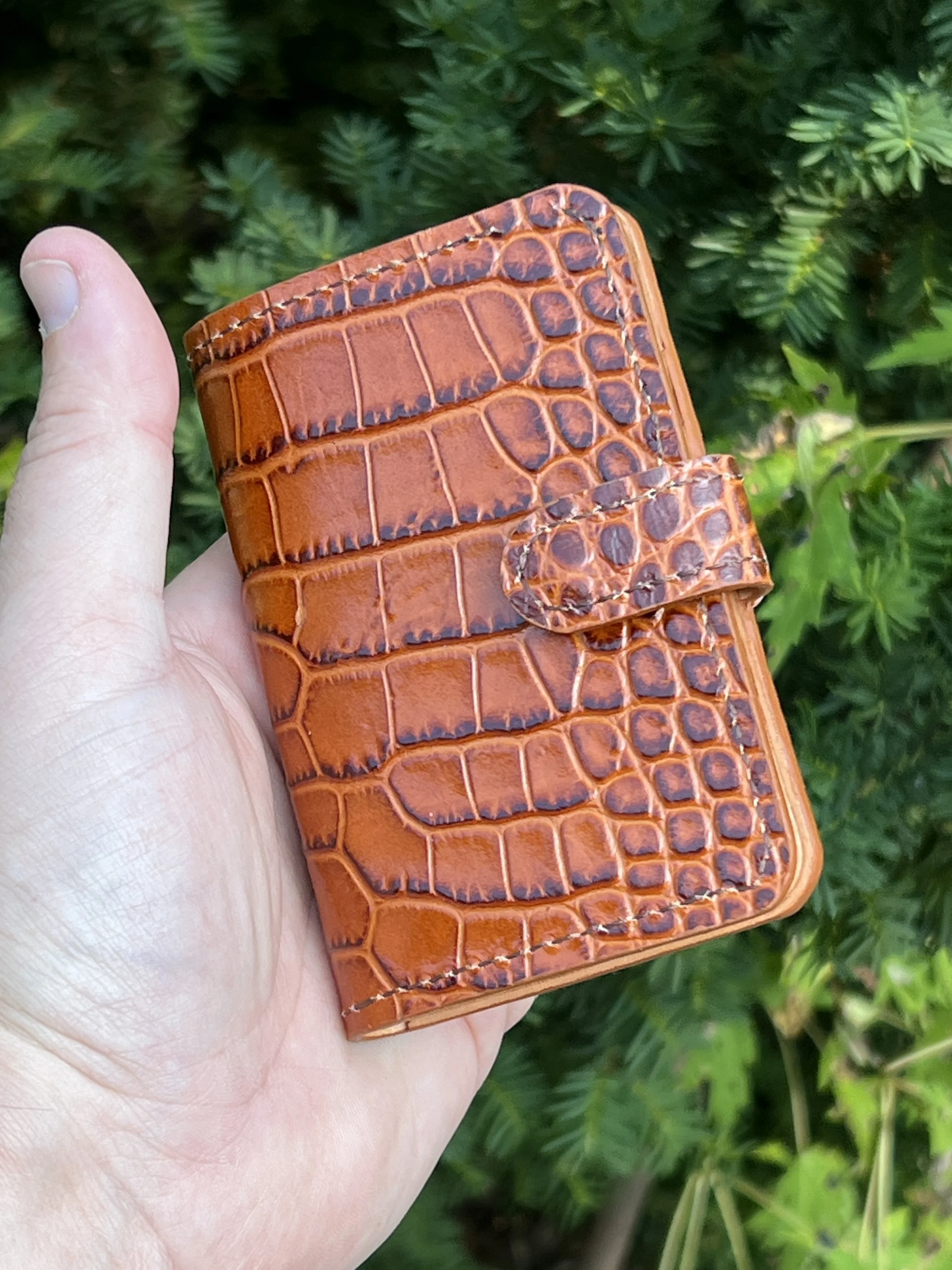 Embossed Gator Vertical Card Wallet