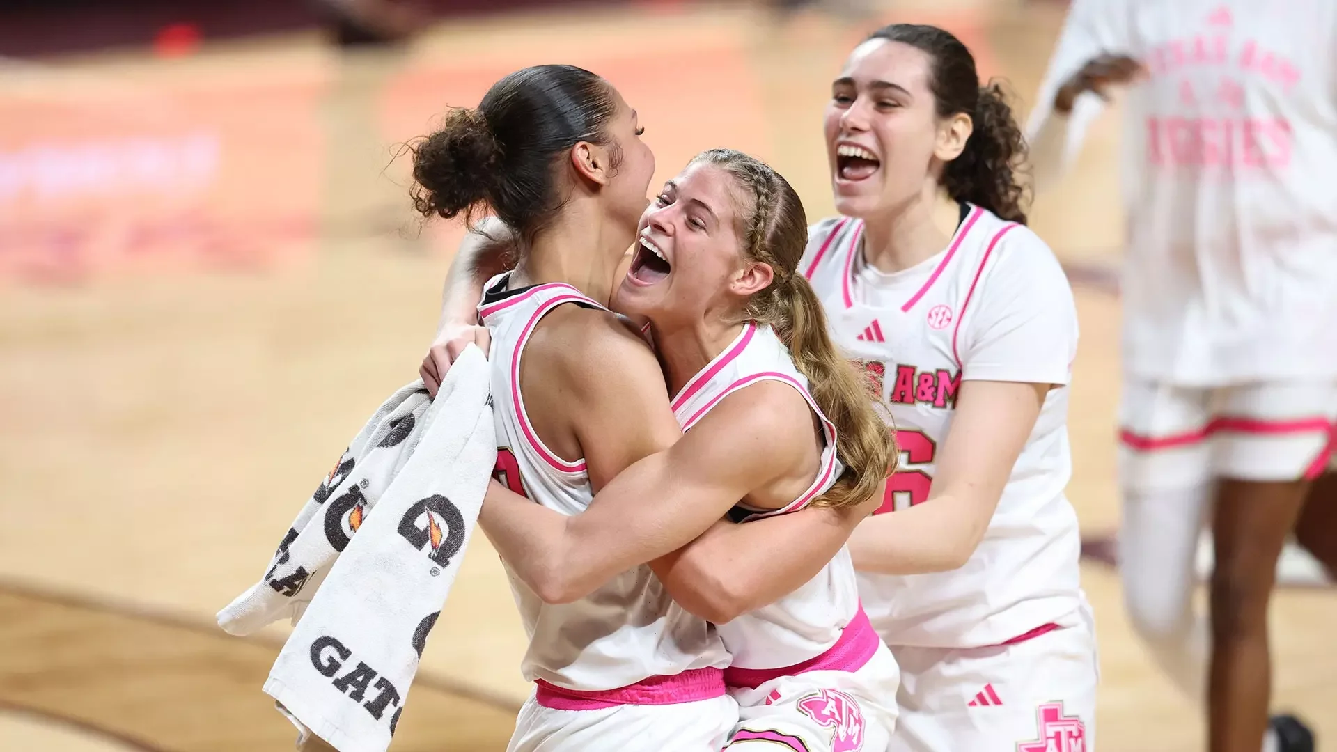 WBB: TEXAS A&amp;M DELIVERS THE UPSET AT HOME TO DEFEAT NO. 21 ALABAMA 72-69