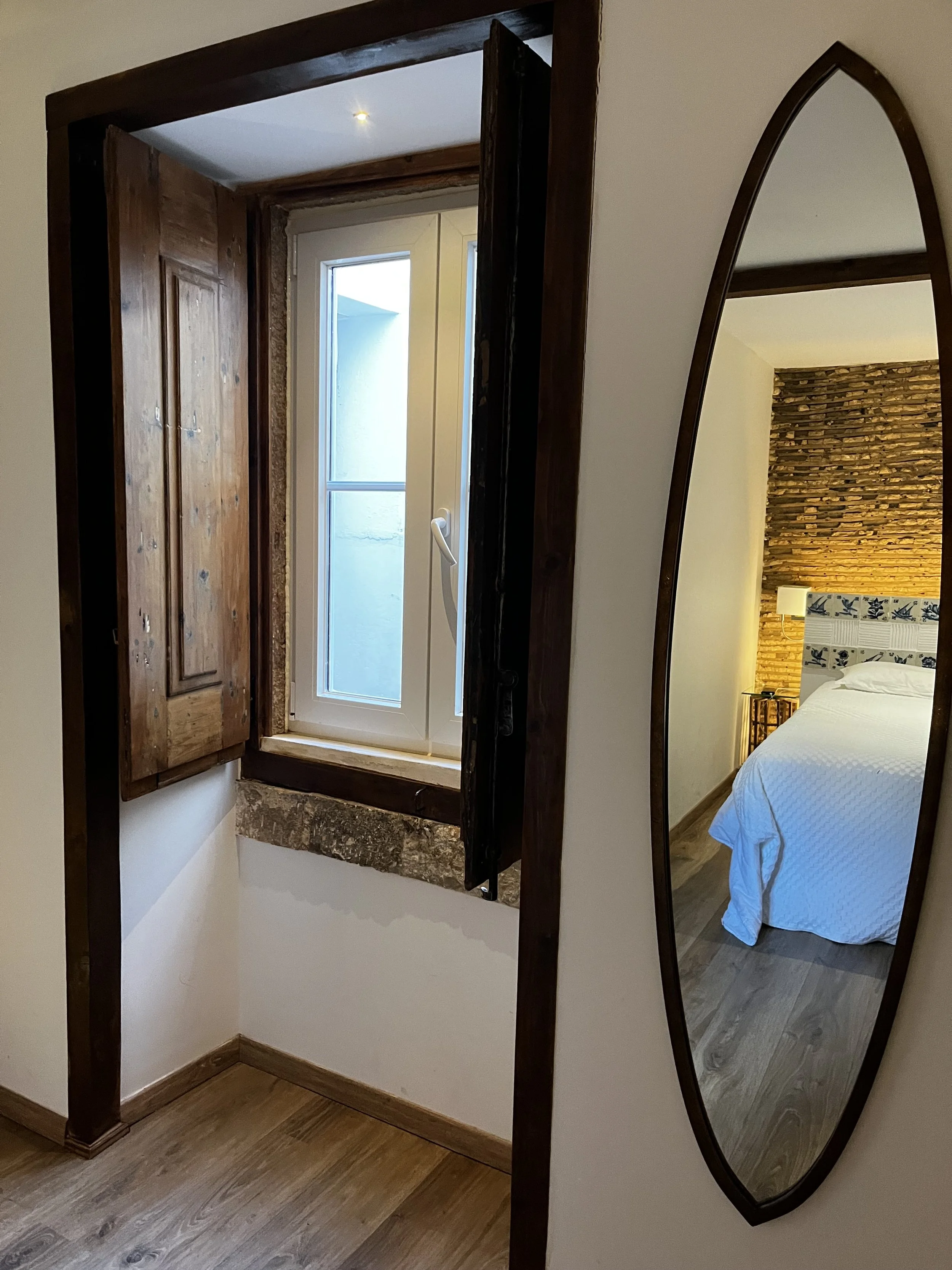 Lisbon Apartment Above Fado Restaurant
