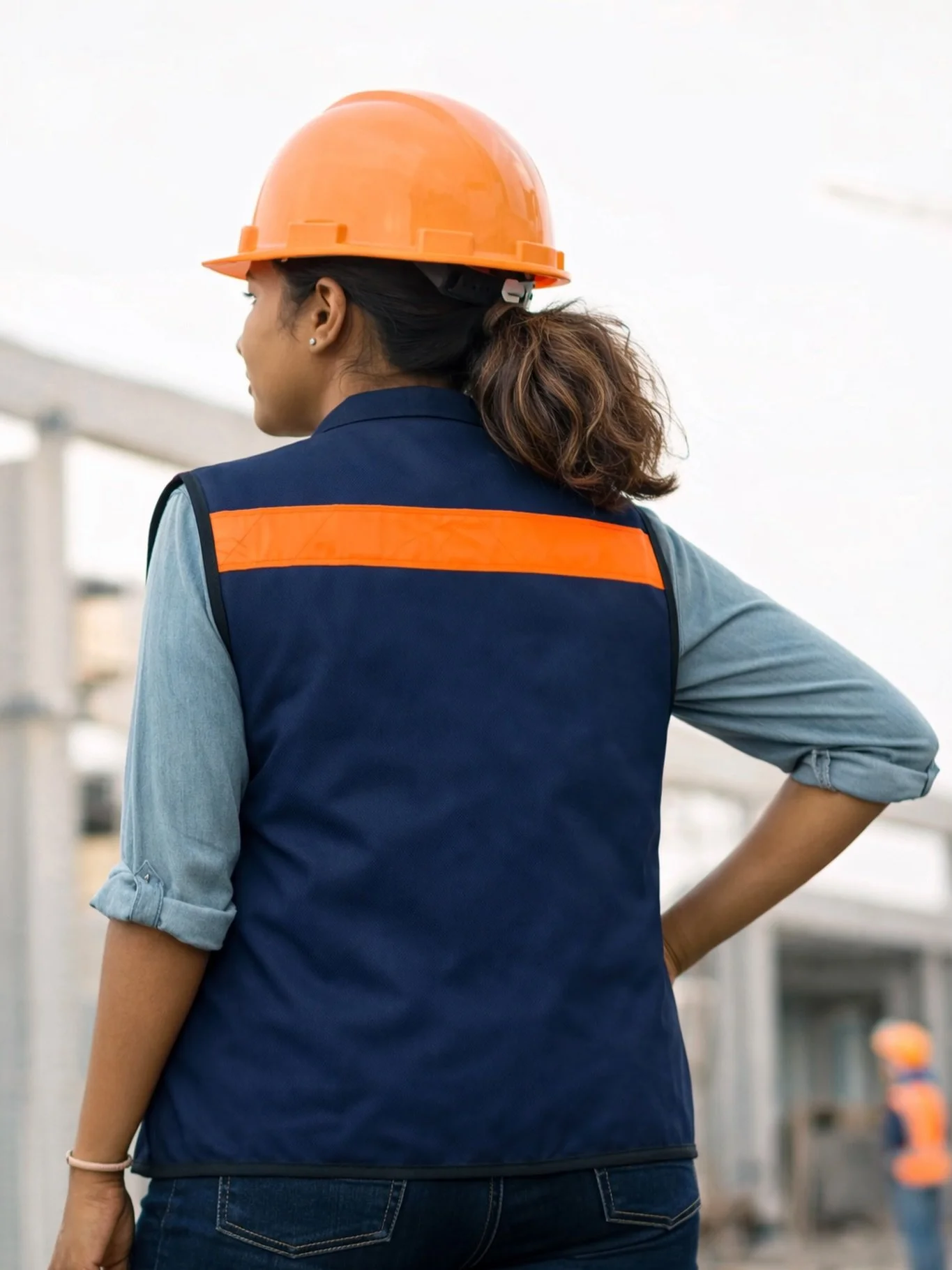 La operaci&oacute;n exige precisi&oacute;n 👀
La imagen tambi&eacute;n 😉

Uniformes industriales dise&ntilde;ados para resistir el trabajo real, mantener presencia profesional y acompa&ntilde;ar la jornada 🙌🏼

La calidad tambi&eacute;n se viste 😉