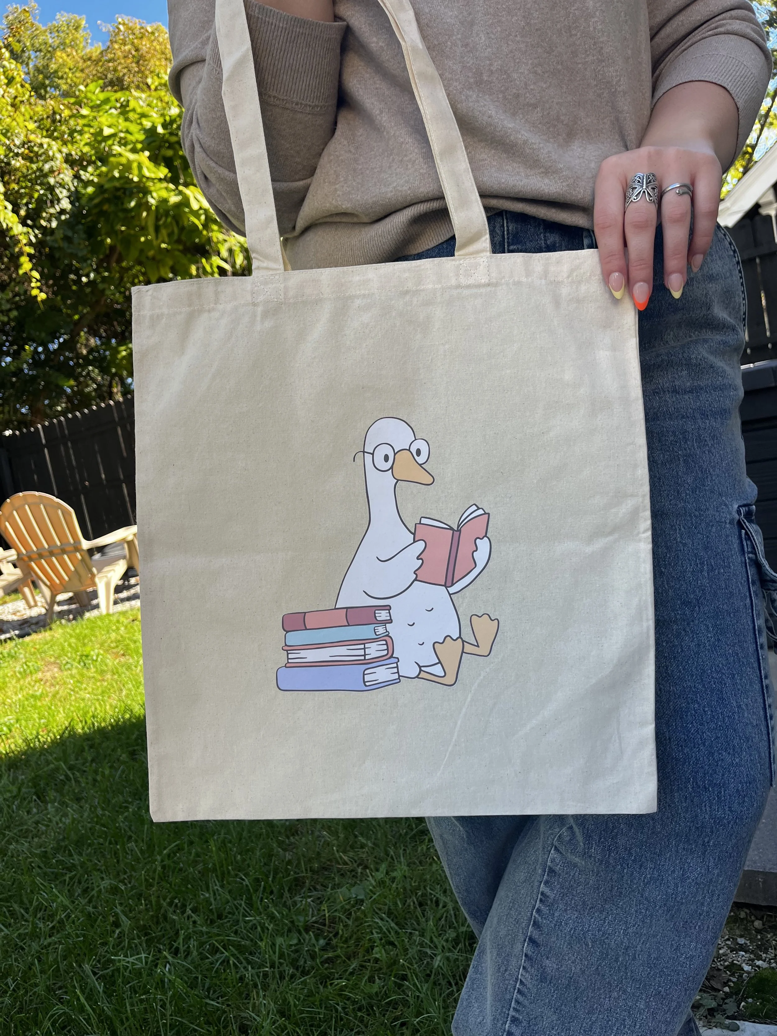reading_goose_tote_bag.jpg