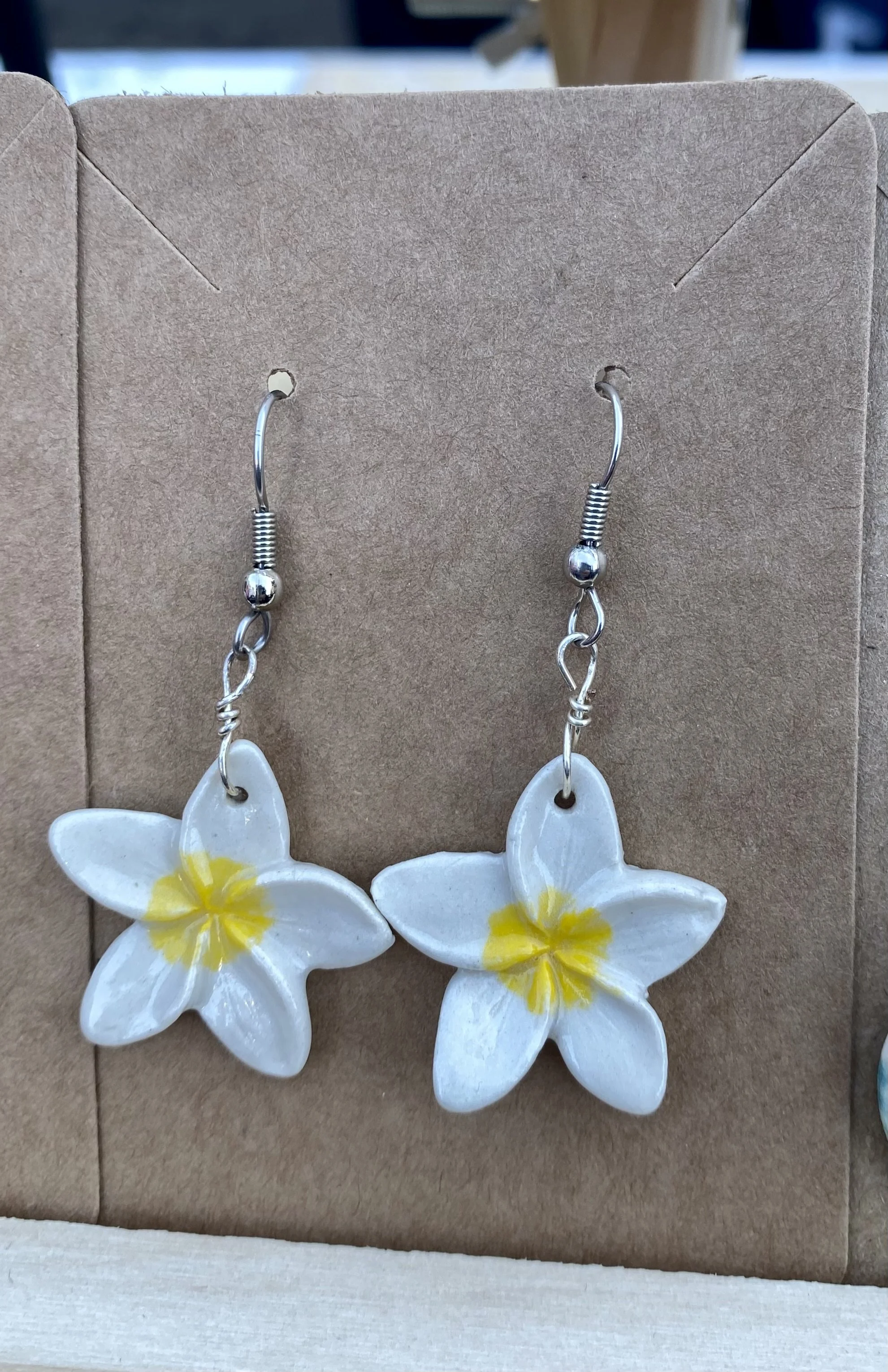 Set Plumeria handmade ceramic earrings and pendant set