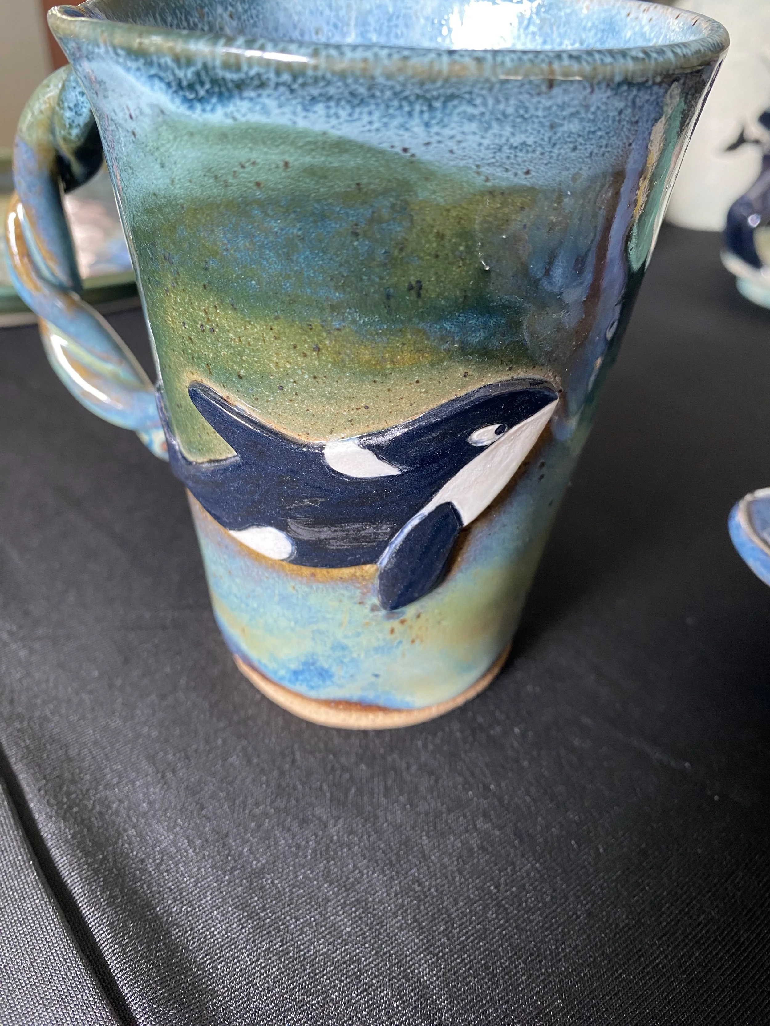 Sold out/Orca mug medium on speckled clay