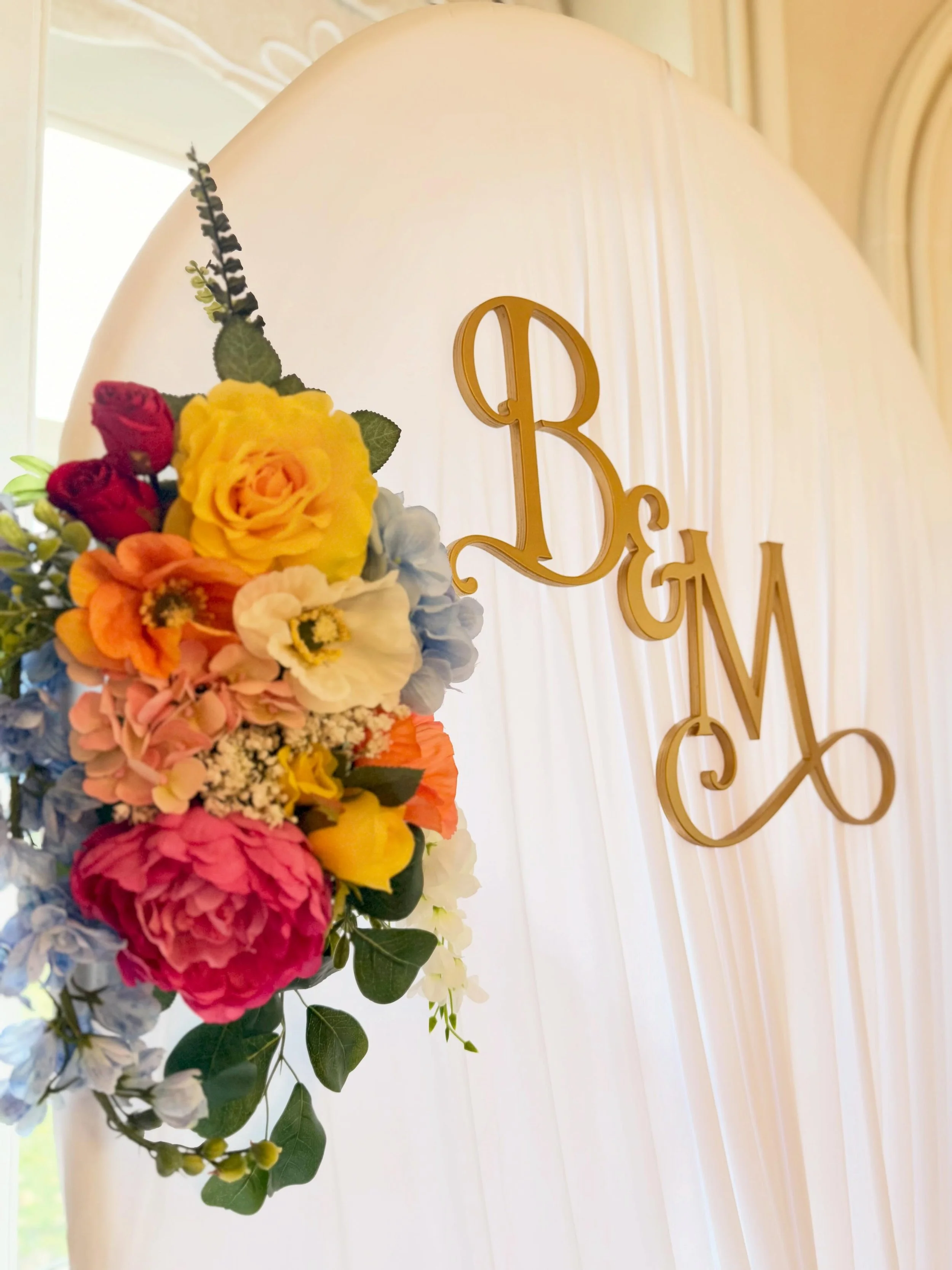 Florals 🤝 Tractors

This sweet engagement party balanced romance with country charm 🌸

Mother of the Groom: @kymew 
Venue: @bellevuehallweddings 

#engagementparty #luxuryevents #delawareevents #eventplanner #eventflorals