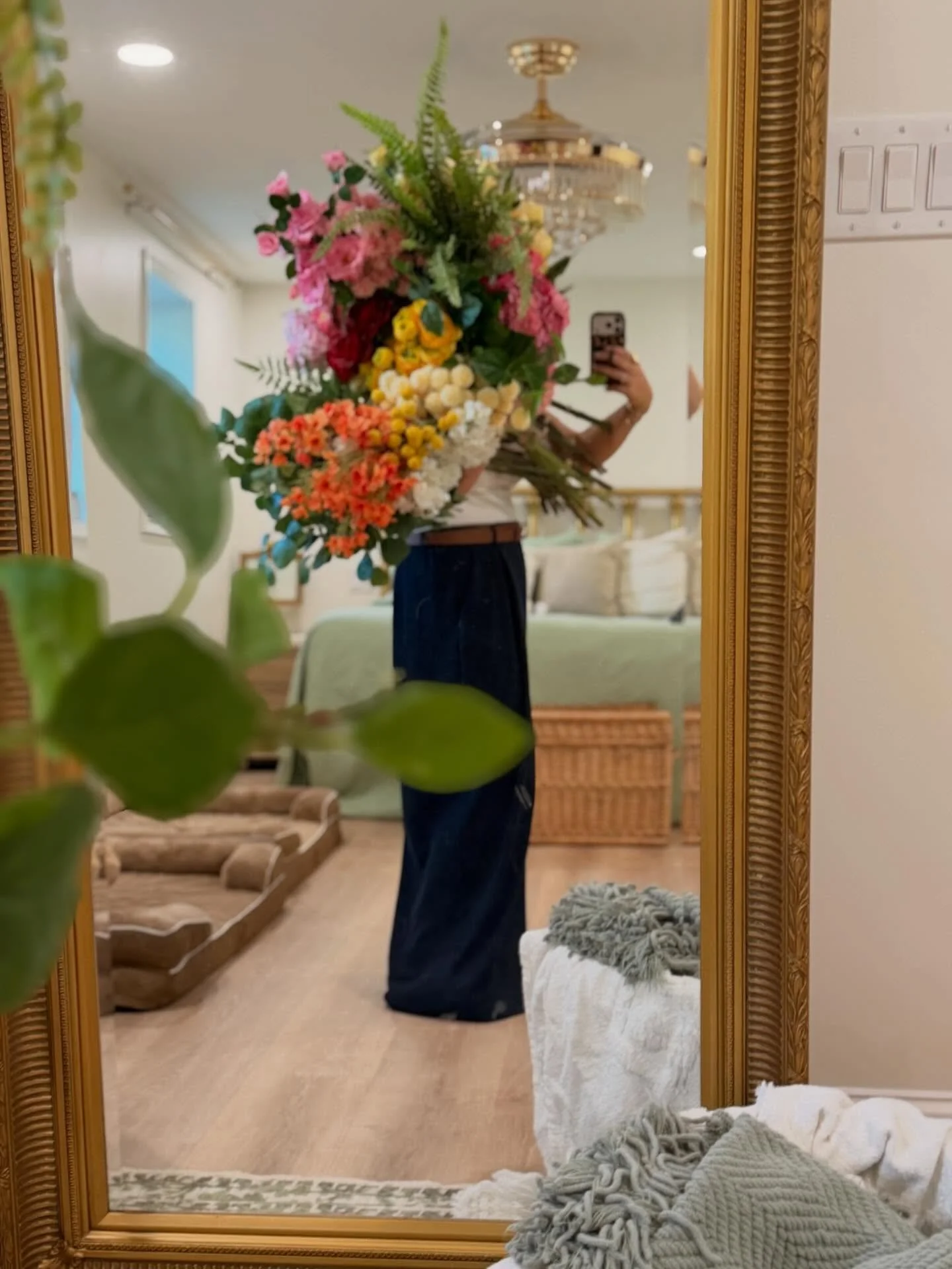florals for spring?... groundbreaking 

justttttt wait until you see what I have planned for these flowers 🤗 

taking guesses in the comments 👇✨

#eventplanner #engagementparty #chestercountyevents #floralsforspring #groundbreaking