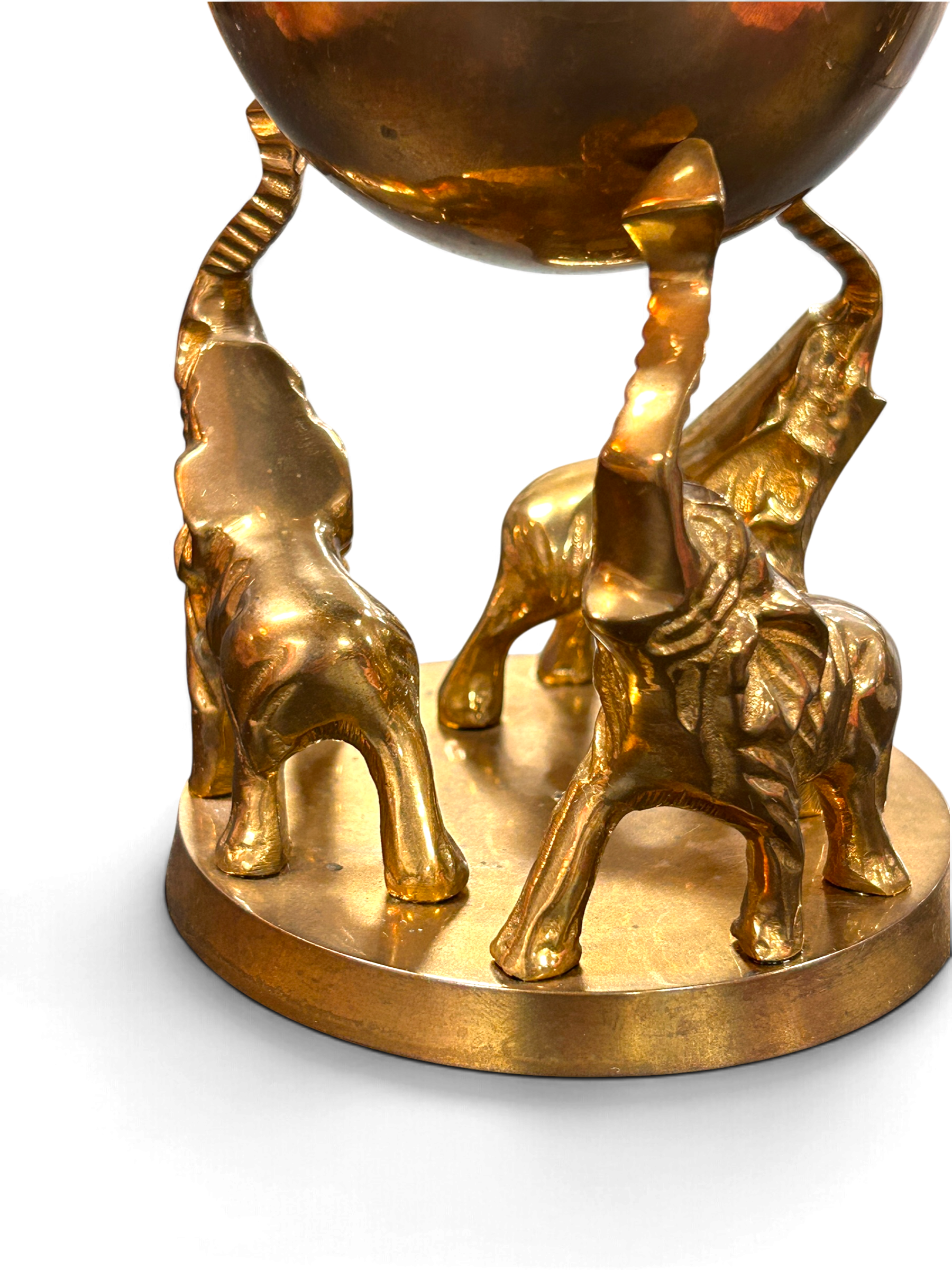 vintage-elephant-globe-decorative-figurine.png