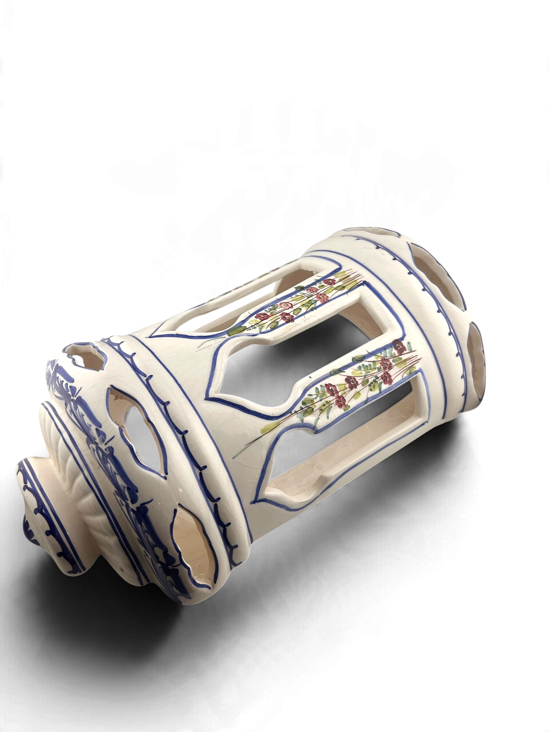 vintage-blue-white-ceramic-wall-sconce-side.png