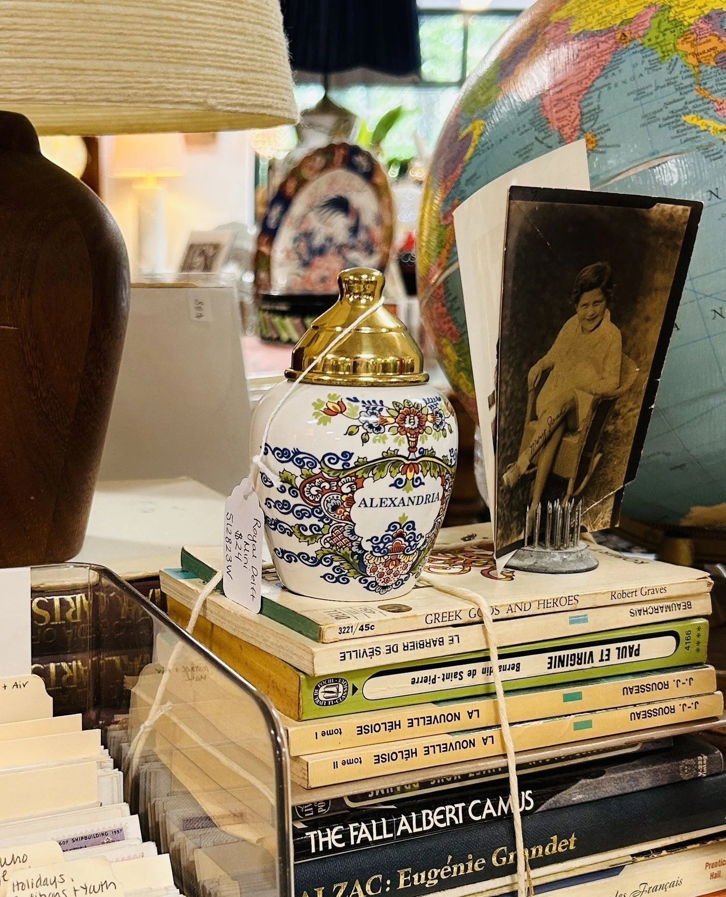 Let's talk vignettes. ⁠
Not clutter. Not "stuff."⁠
A moment. ⁠
Stack your books. Add something unexpected. Let things overlap a little. It should feel collected, not placed.⁠
If it looks too perfect... start over.⁠
-Viv 💋