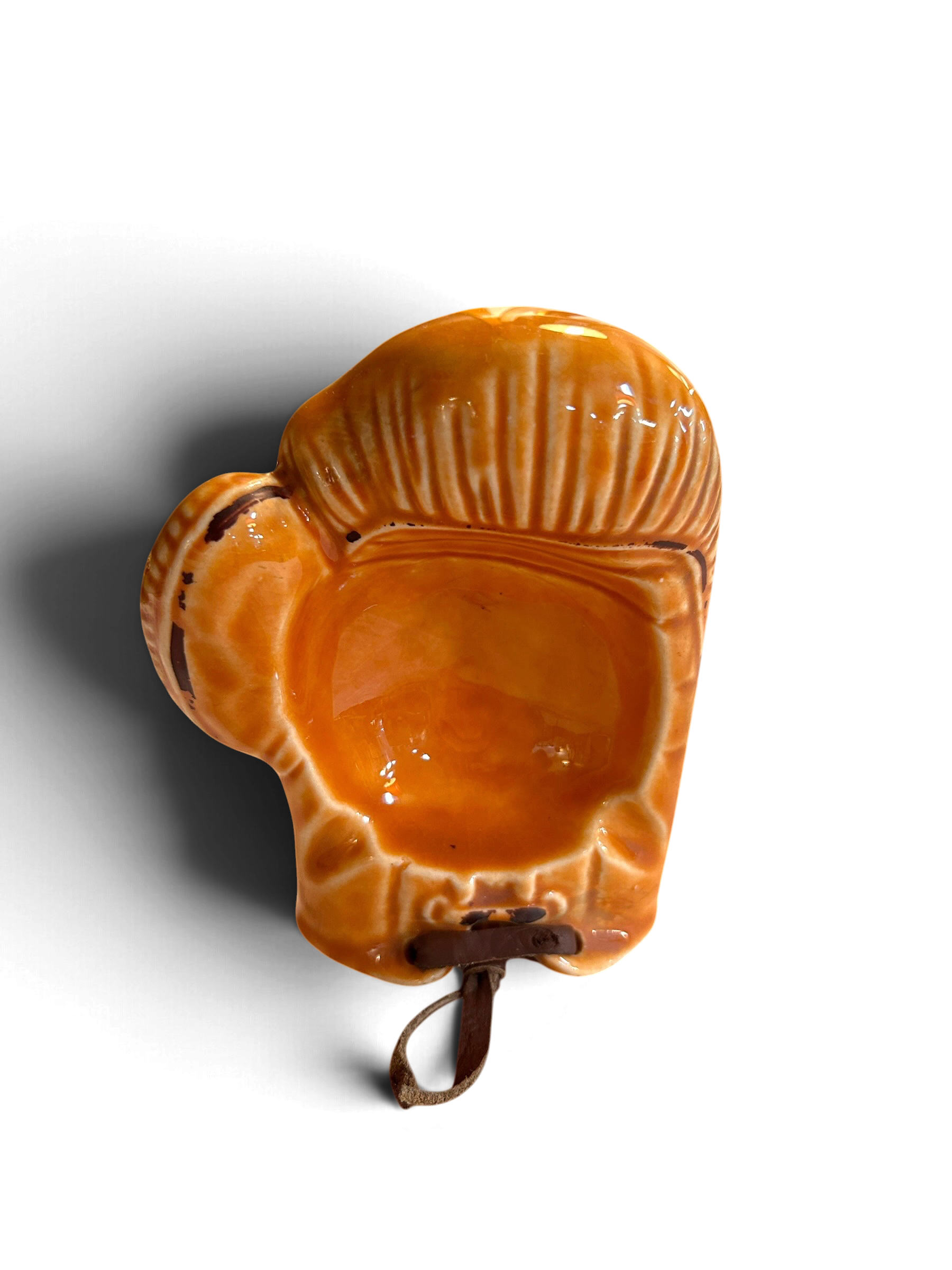 vintage-sonsco-japan-boxing-glove-ashtray.PNG