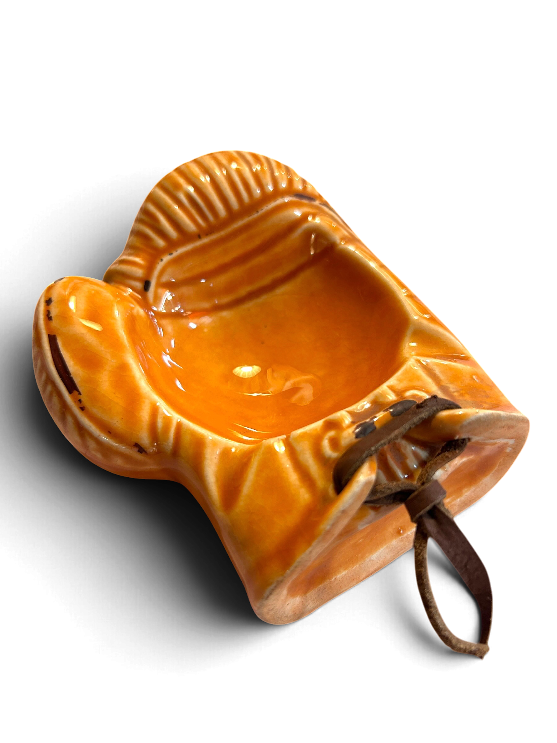 vintage-sonsco-japan-boxing-glove-ashtray-front.PNG
