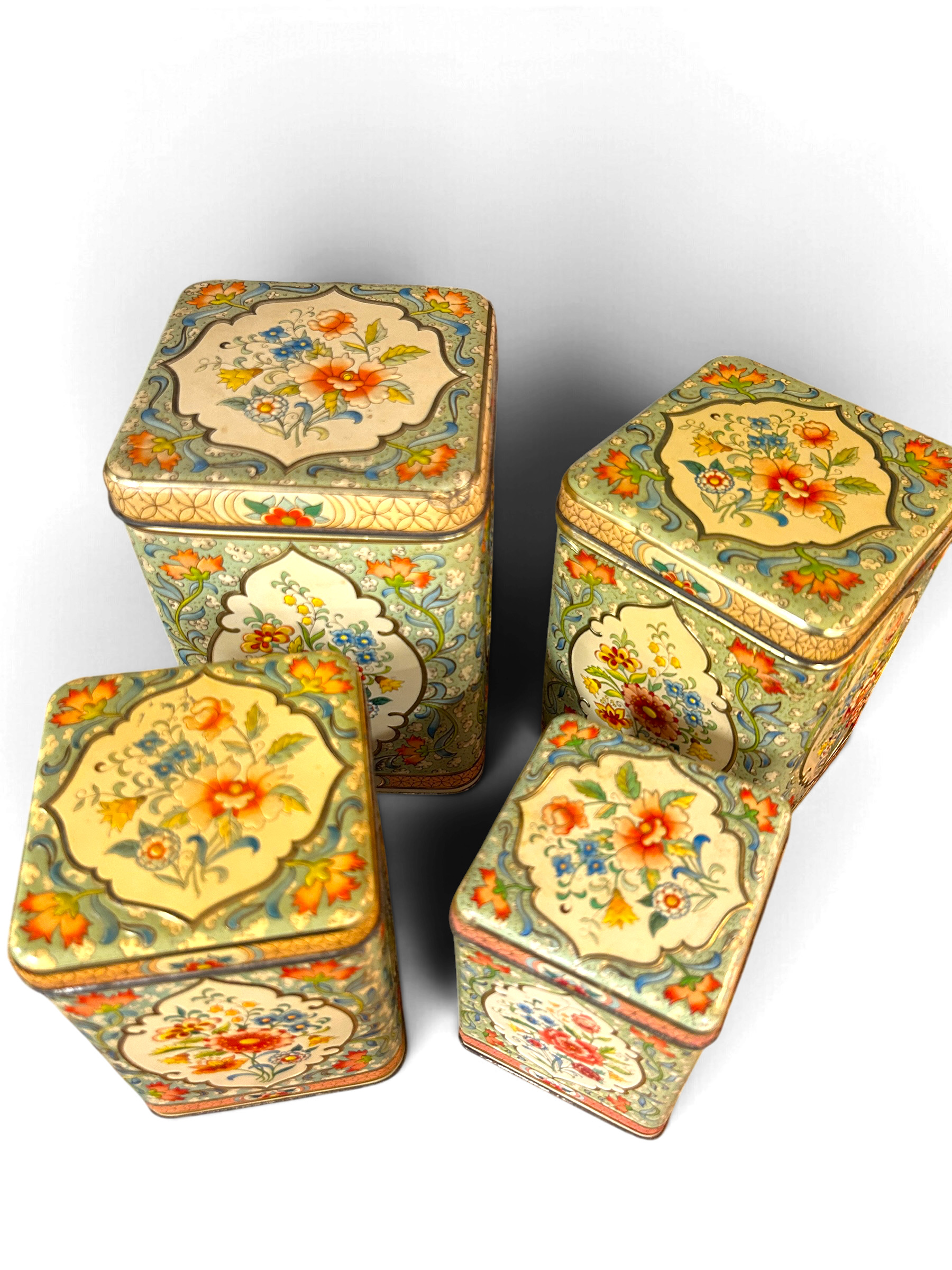 vintage-daher-holland-canister-lids.PNG