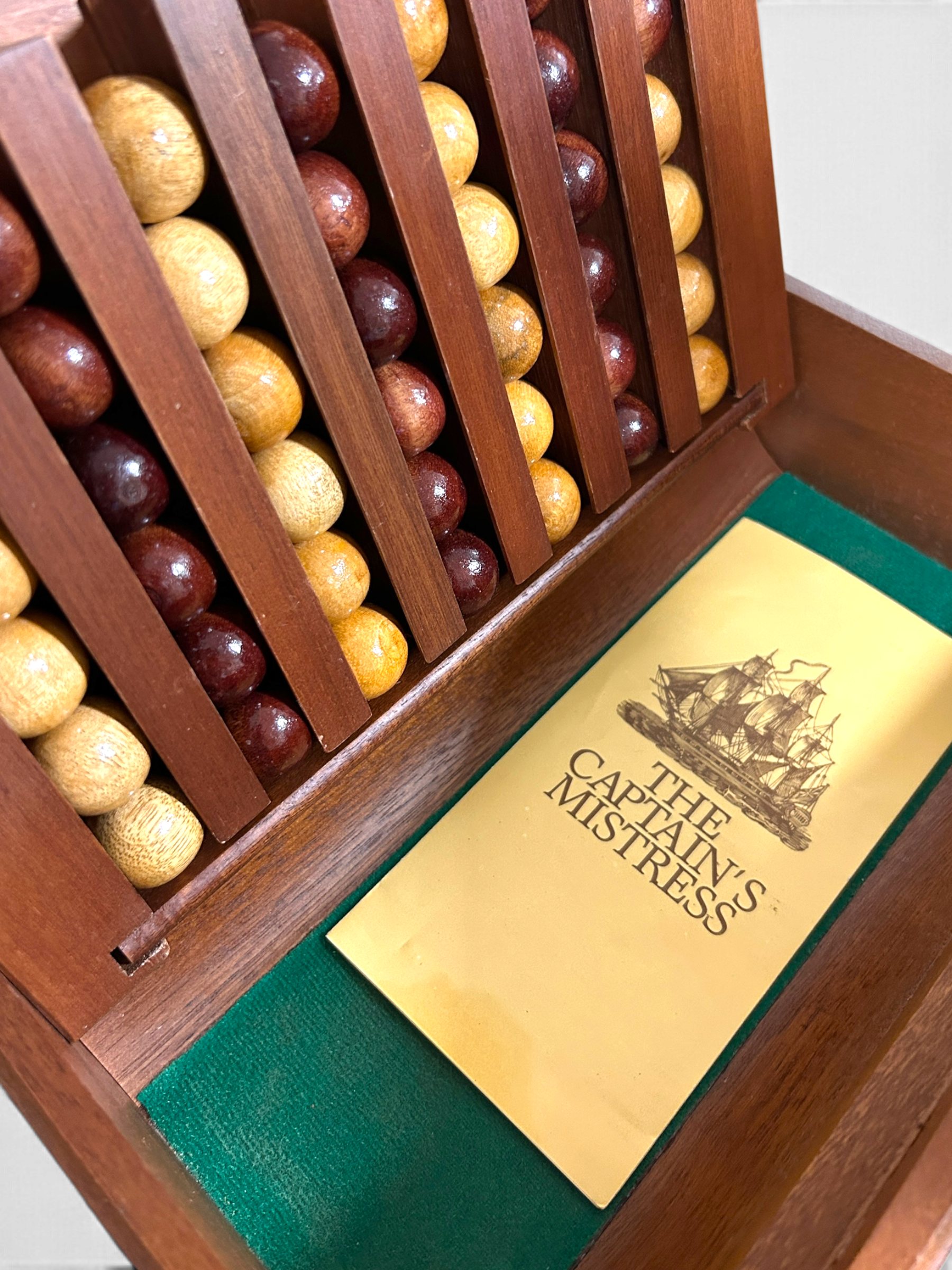 vintage-captains-mistress-boxed-game.png