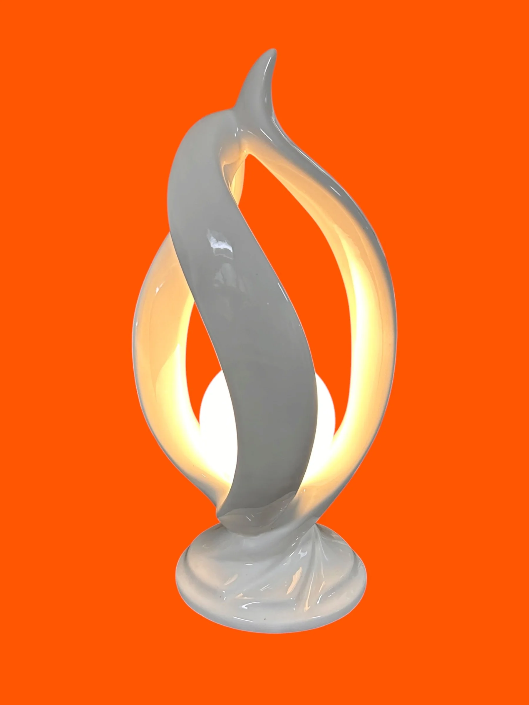 vintage-ceramic-flame-table-lamp-lit.JPEG