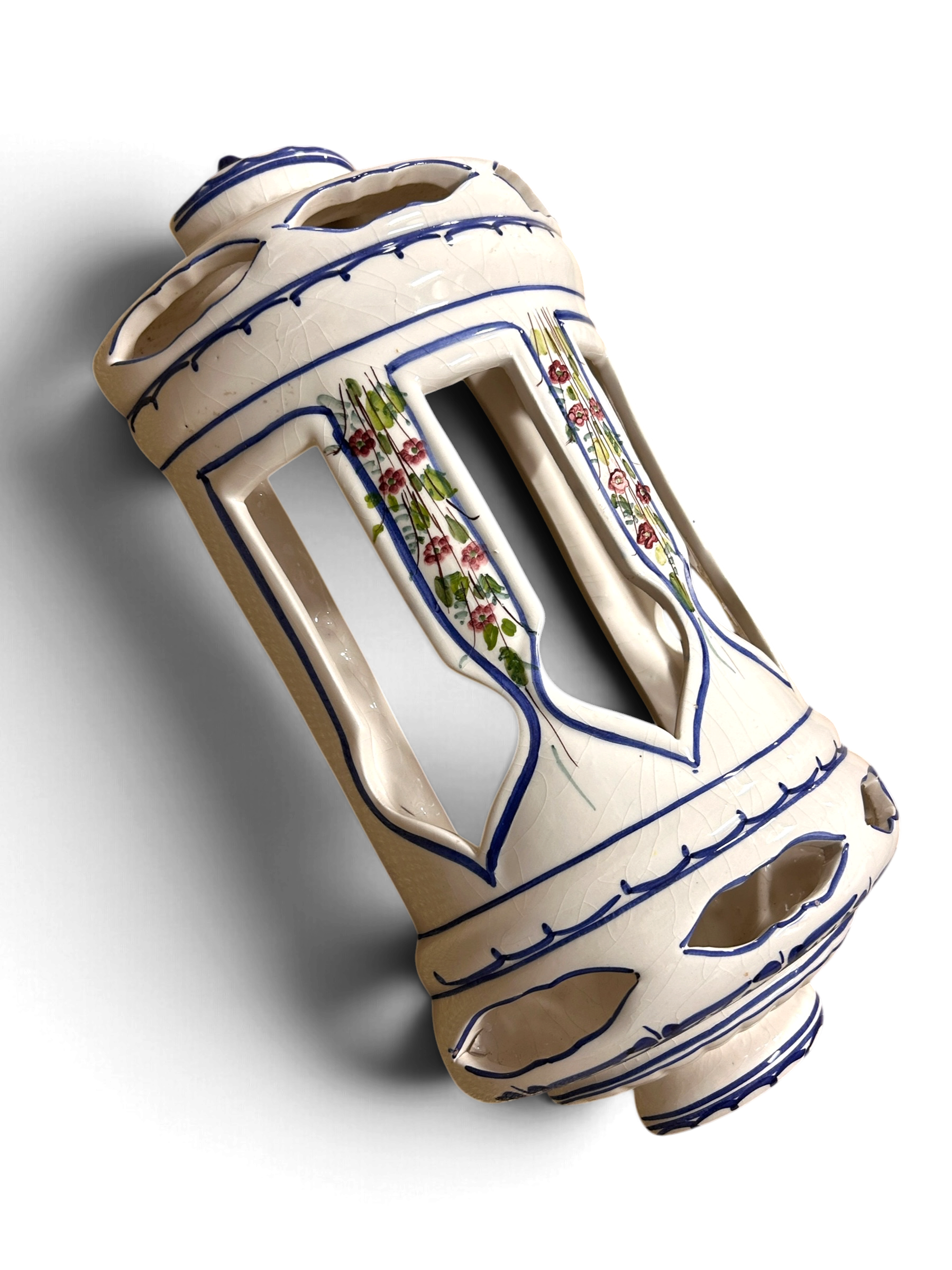 vintage-ceramic-wall-sconce-openwork-detail.png