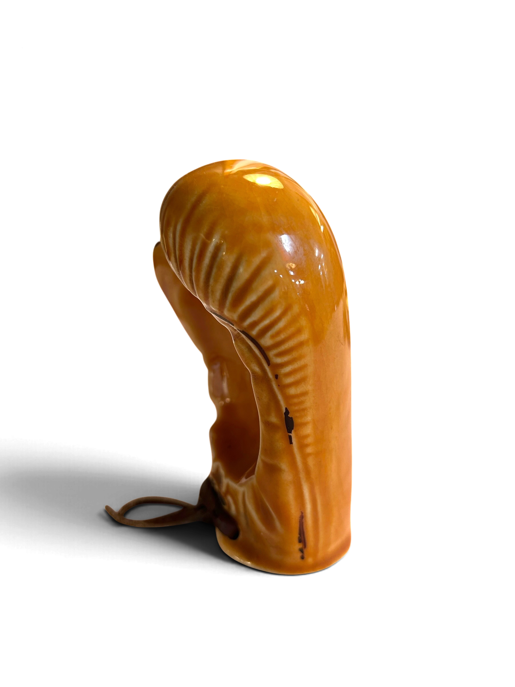 vintage-sonsco-japan-boxing-glove-ashtray-side.PNG