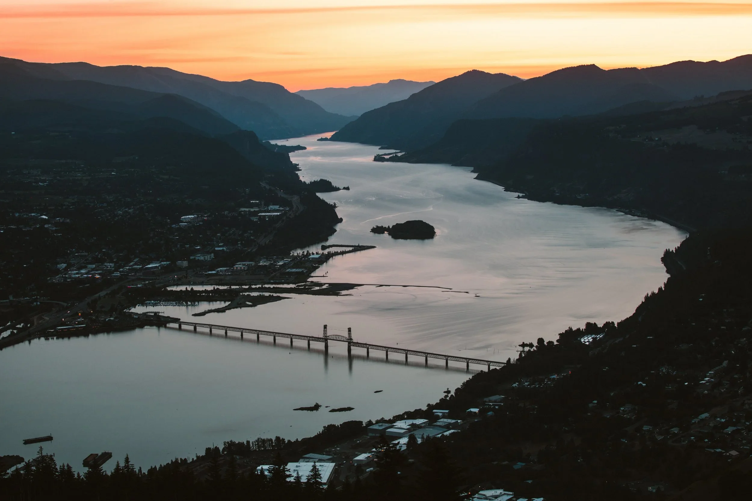 White Salmon vs. Hood River: Which Town Fits Your Vibe?