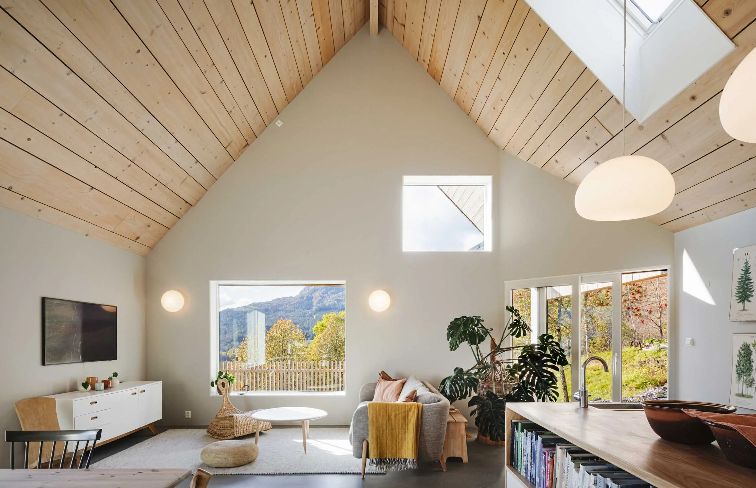 rytna-gard-living-room-lofted-wood-ceiling.jpg
